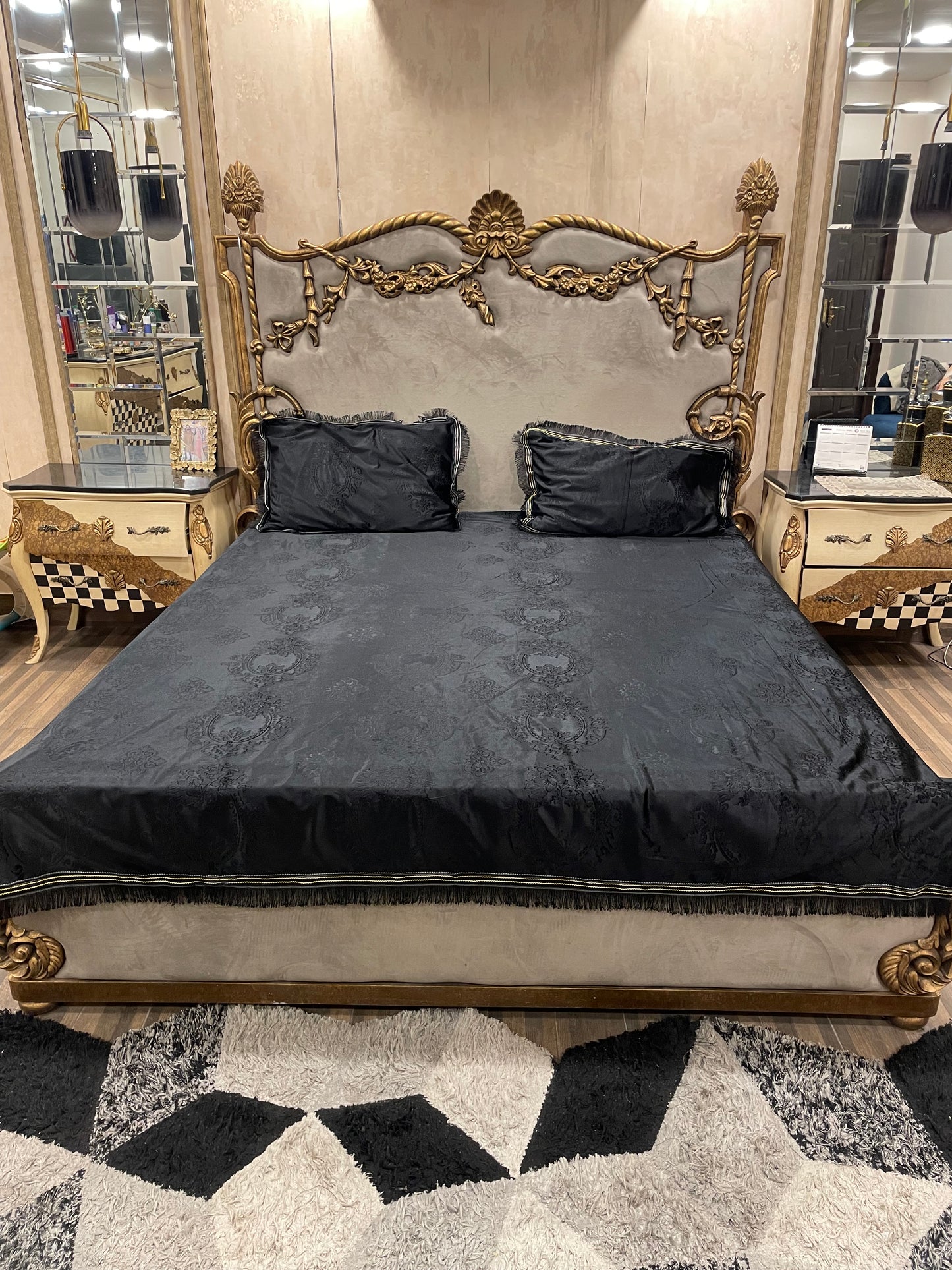 3️⃣PC emboss self velvet BEDSHEET