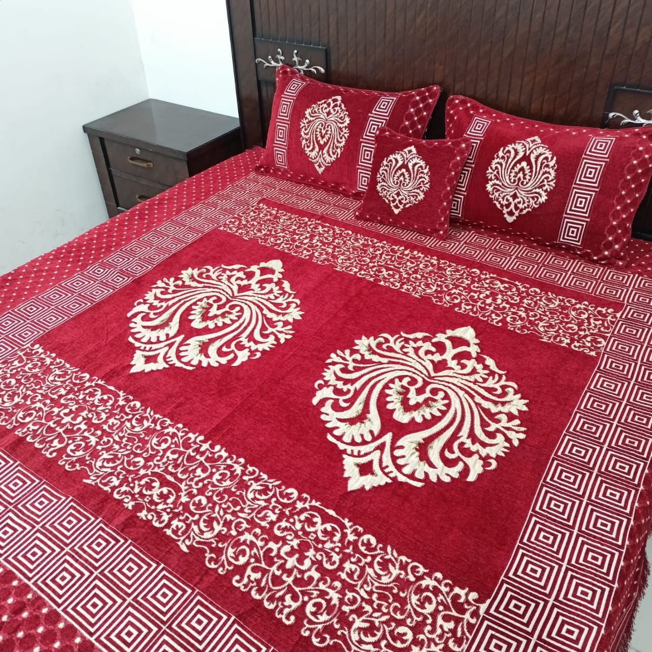 5 Piece Double Motive Style Velvet Jacaurd BedSheet Set