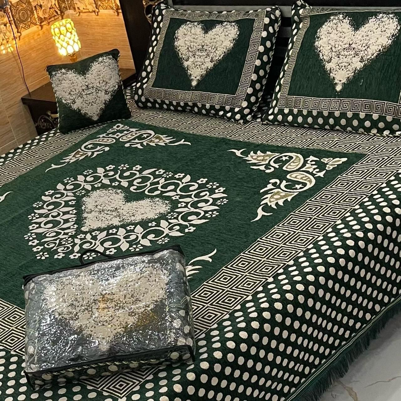 4️⃣ Piece heart Style Velvet Jacaurd BedSheet Set