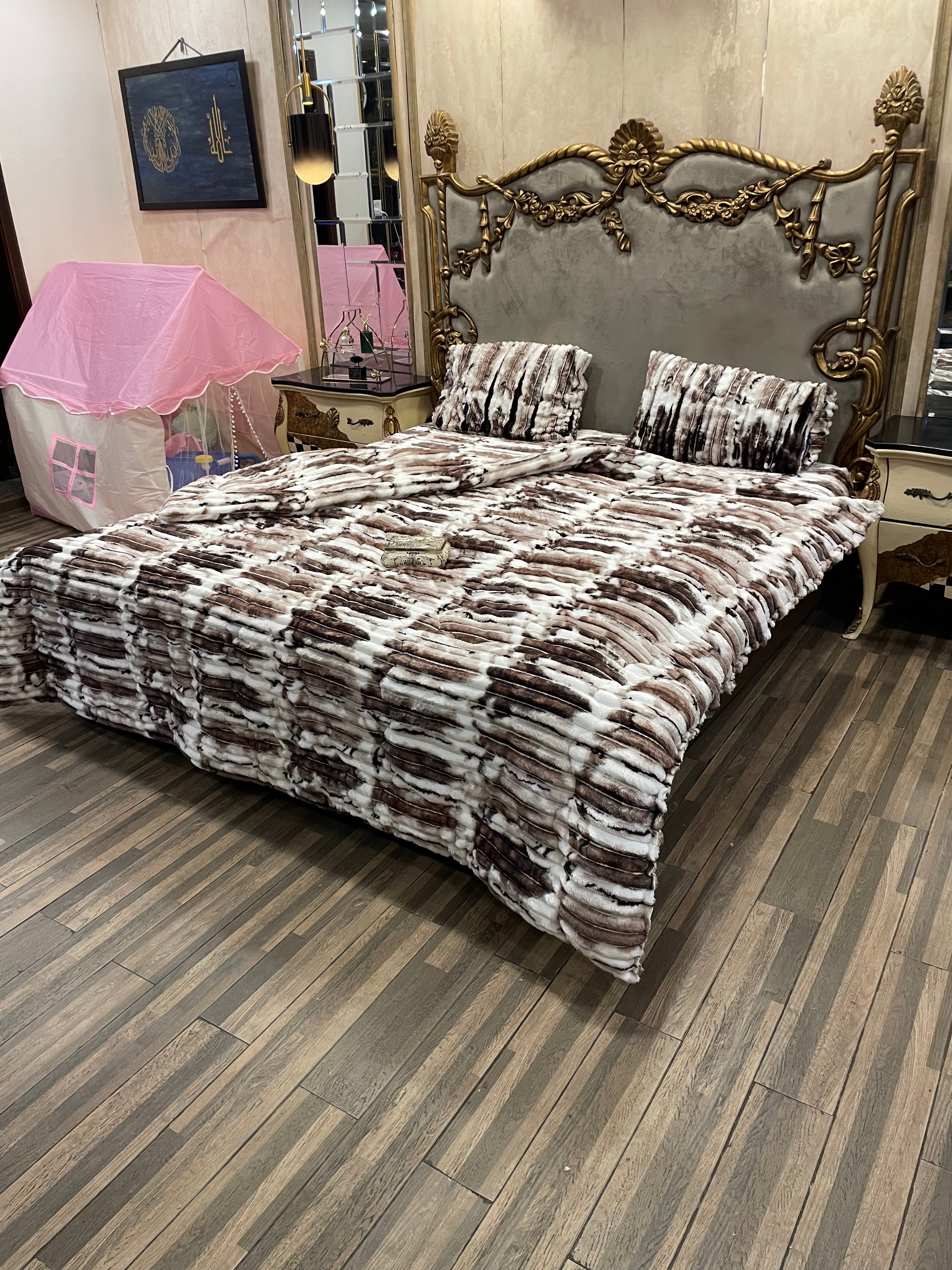 Horse  4️⃣PC Razai Set Brown
