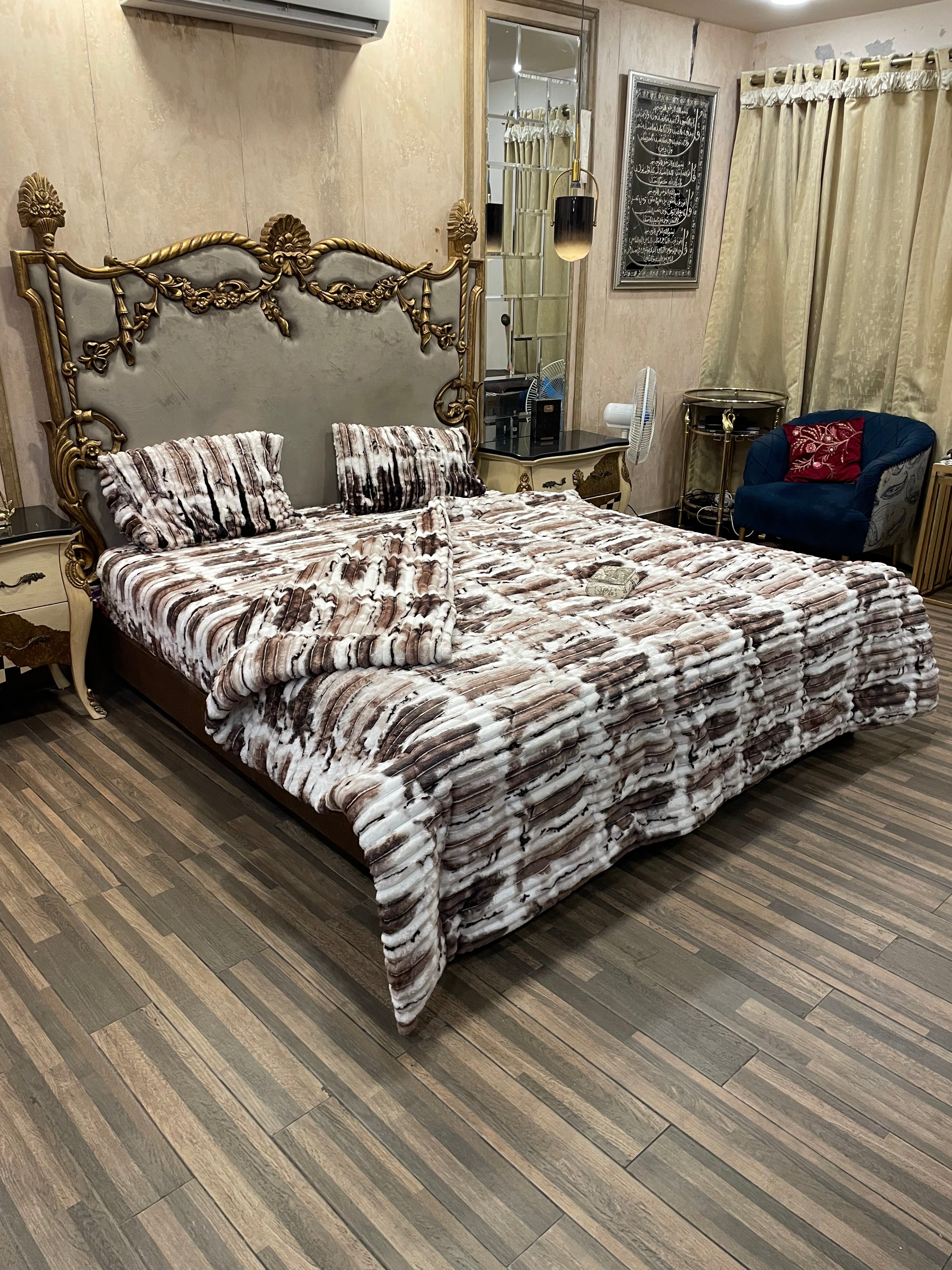 Horse  4️⃣PC Razai Set Brown