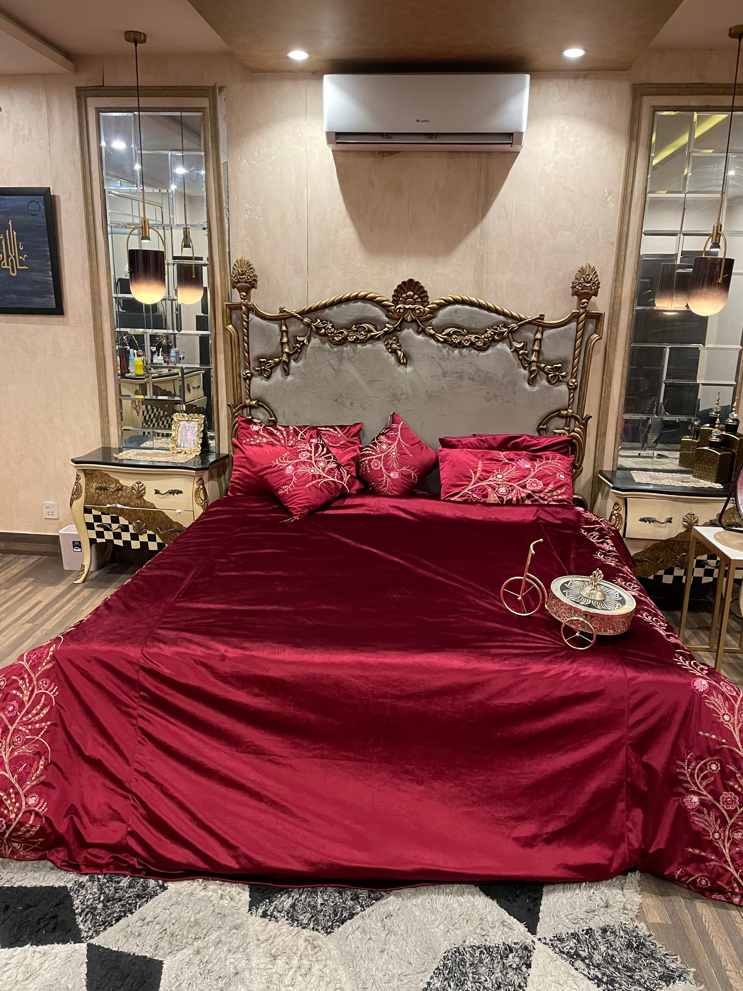 8️⃣PC Bridal Embossed Velvet Duvet Cover (with/without Filling)  full embroided set