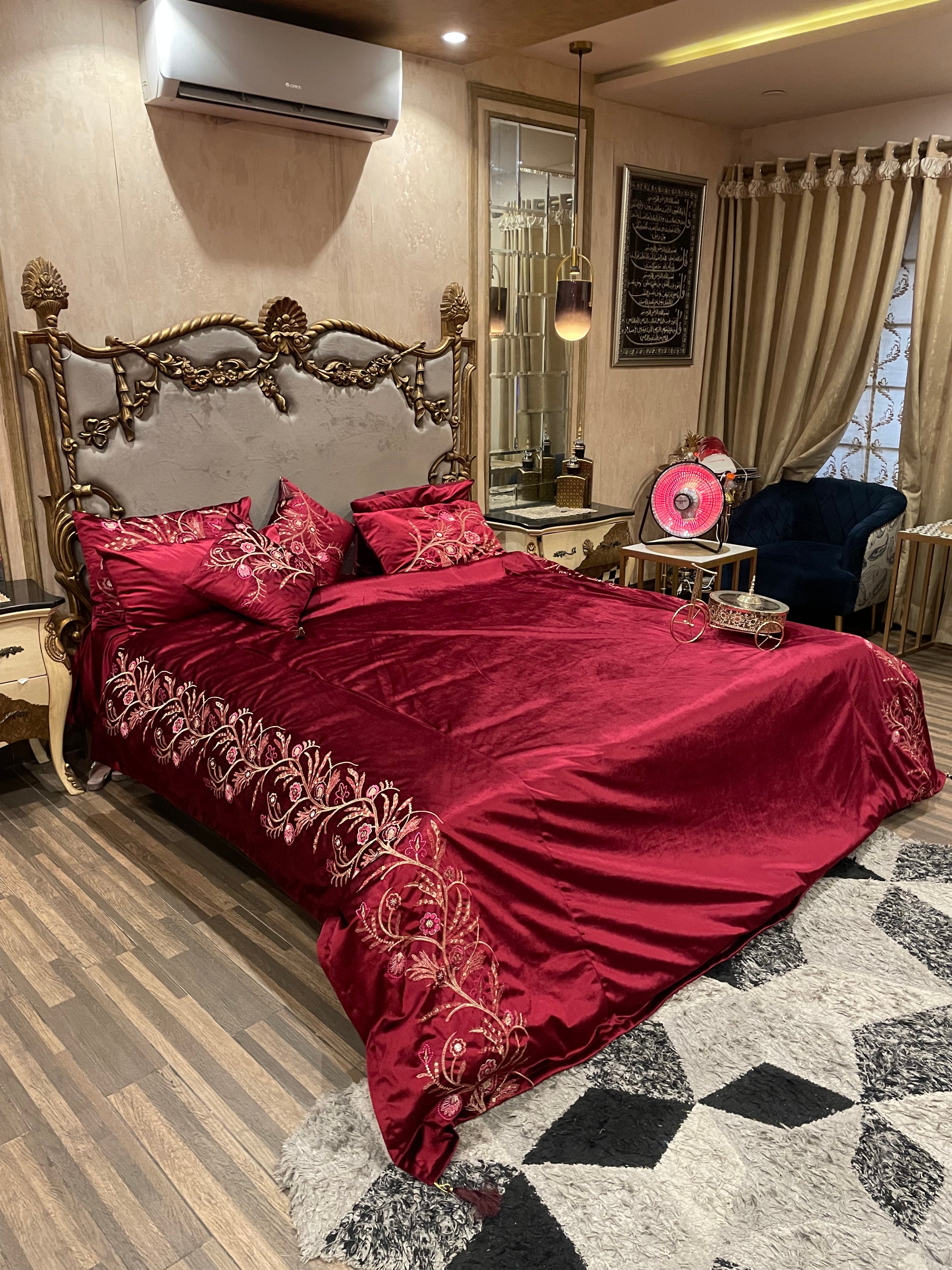 8️⃣PC Bridal Embossed Velvet Duvet Cover (with/without Filling)  full embroided set