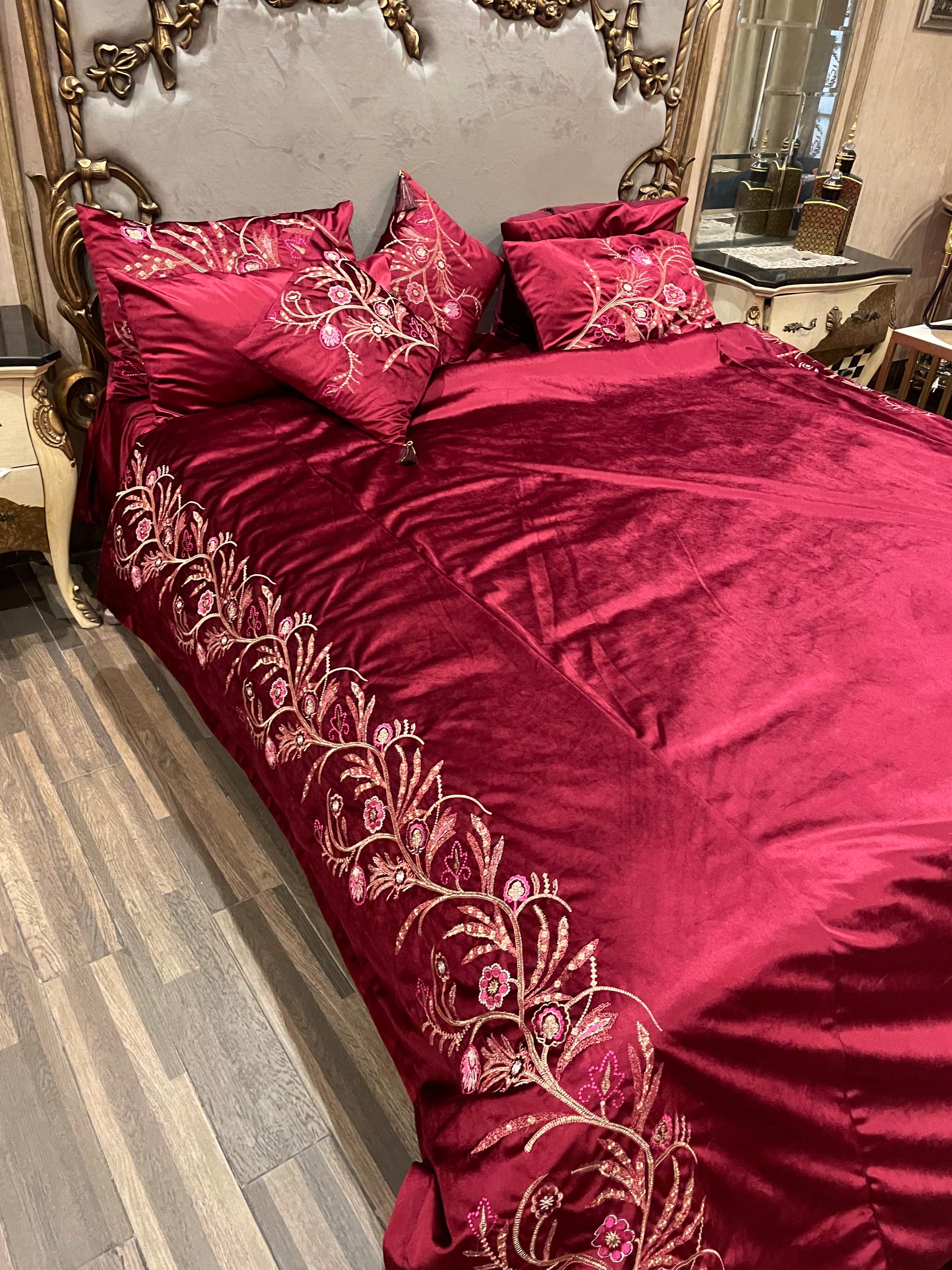 8️⃣PC Bridal Embossed Velvet Duvet Cover (with/without Filling)  full embroided set