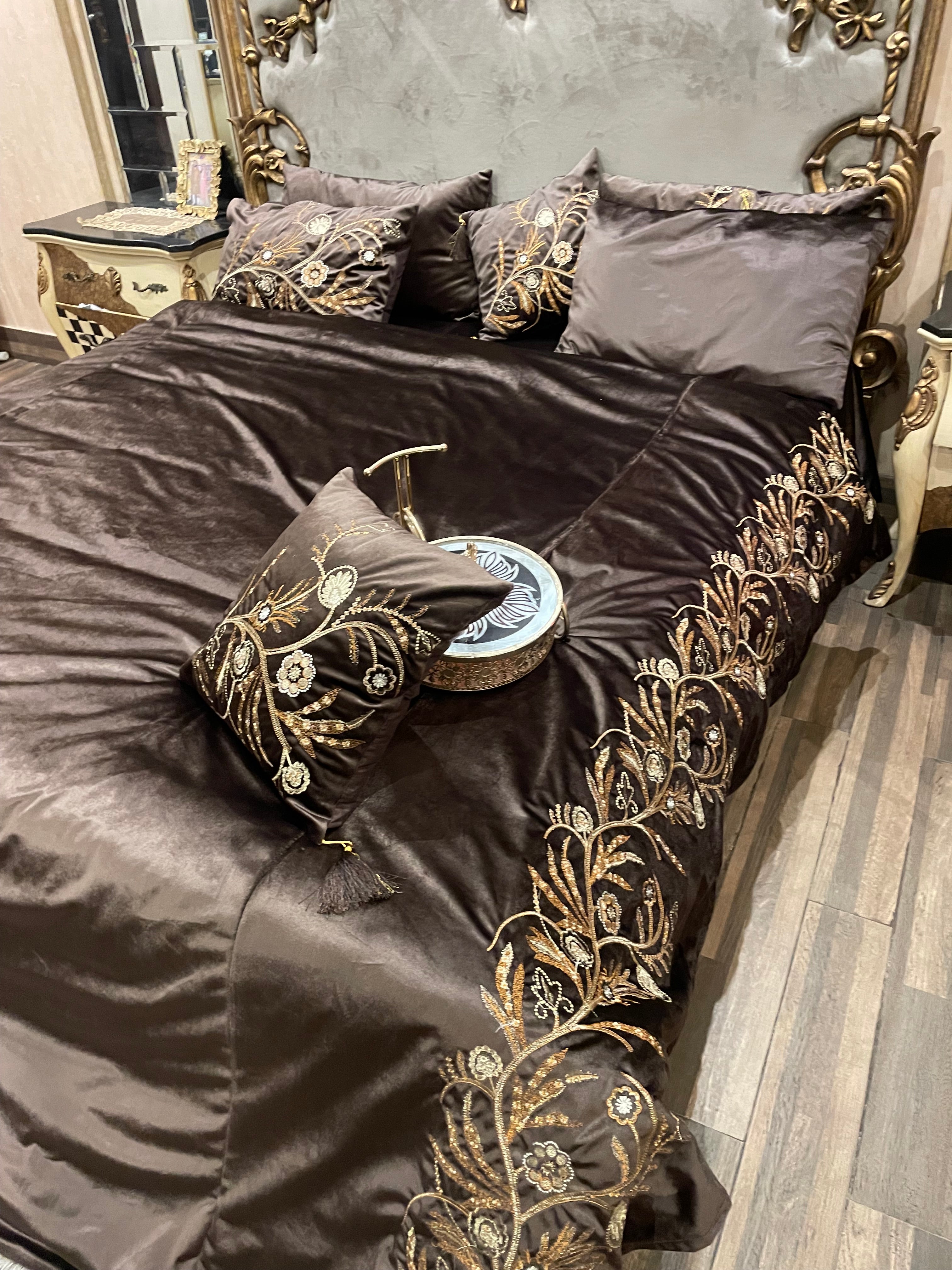 8️⃣PC Bridal Embossed Velvet Duvet Cover (with/without Filling)  full embroided set