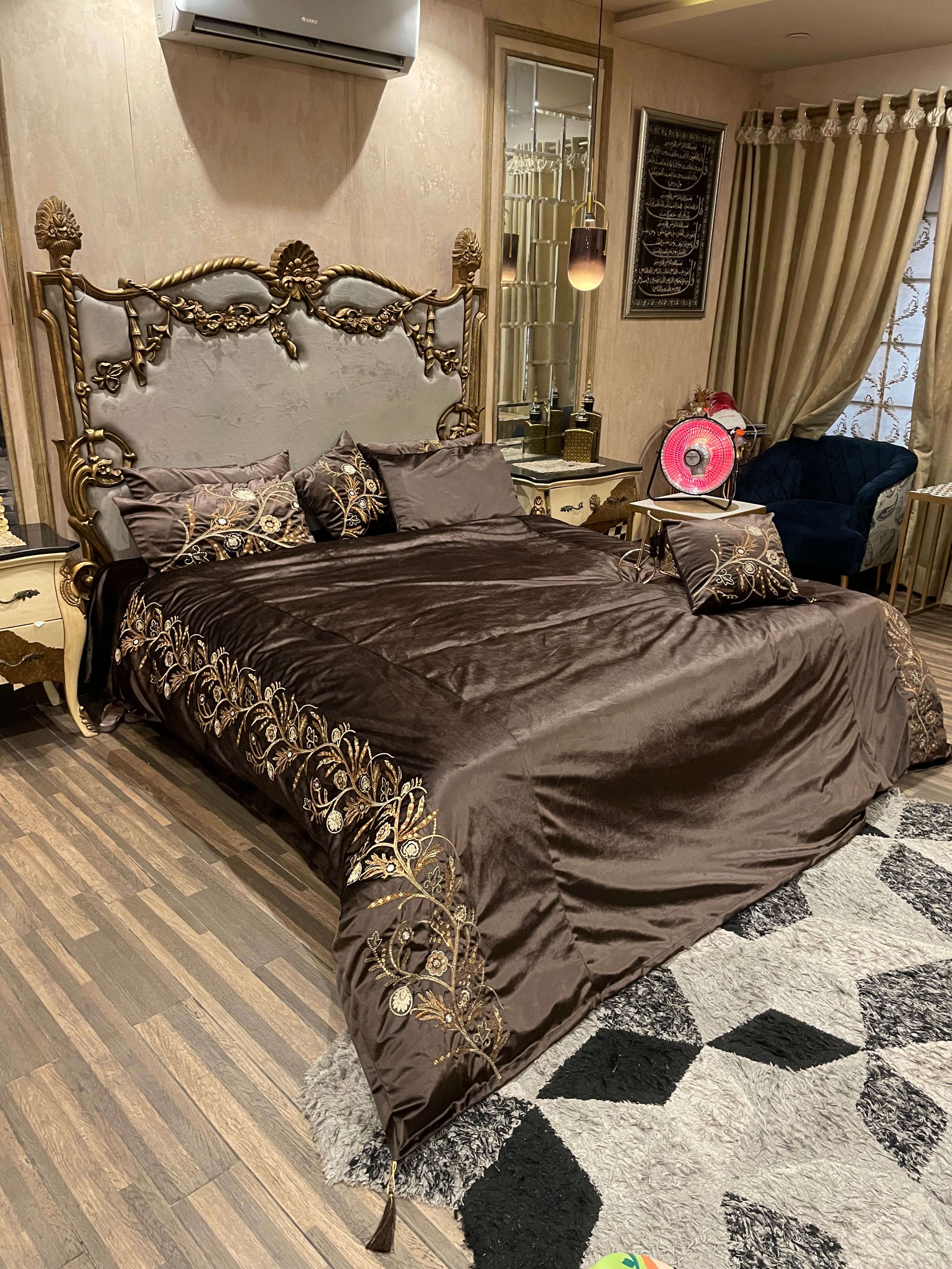 8️⃣PC Bridal Embossed Velvet Duvet Cover (with/without Filling)  full embroided set