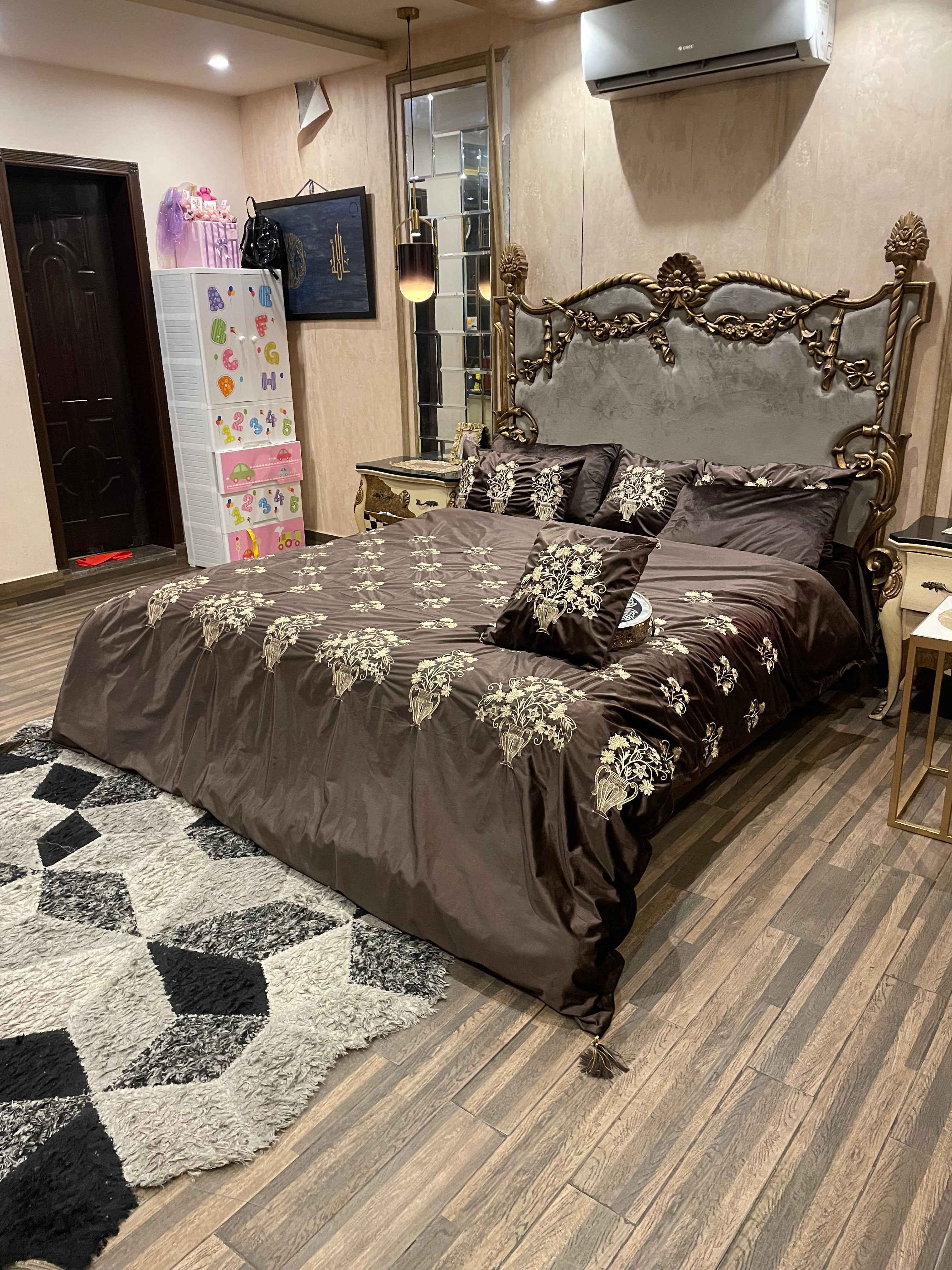 8️⃣PC Bridal Embossed Velvet Duvet Cover (with/without Filling)  full embroided set