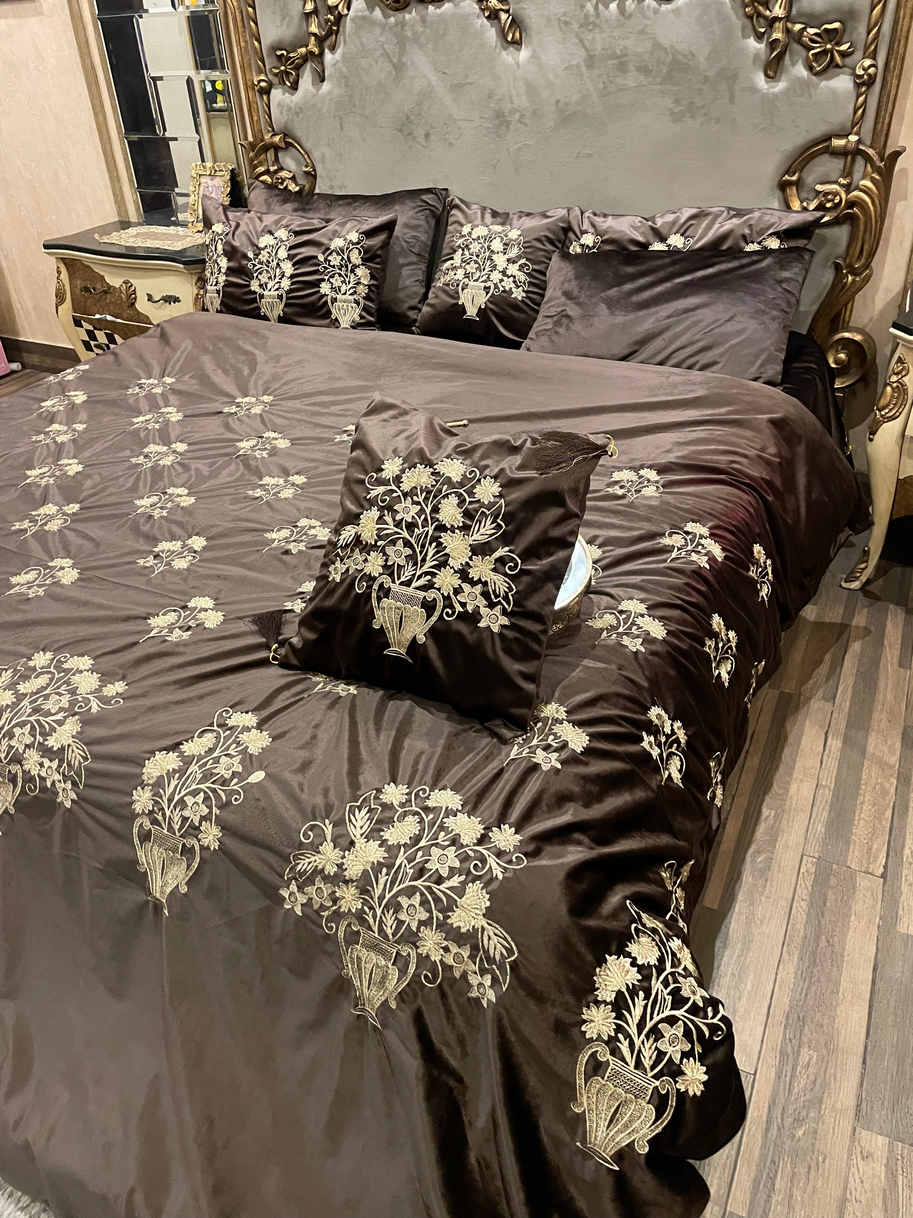 8️⃣PC Bridal Embossed Velvet Duvet Cover (with/without Filling)  full embroided set