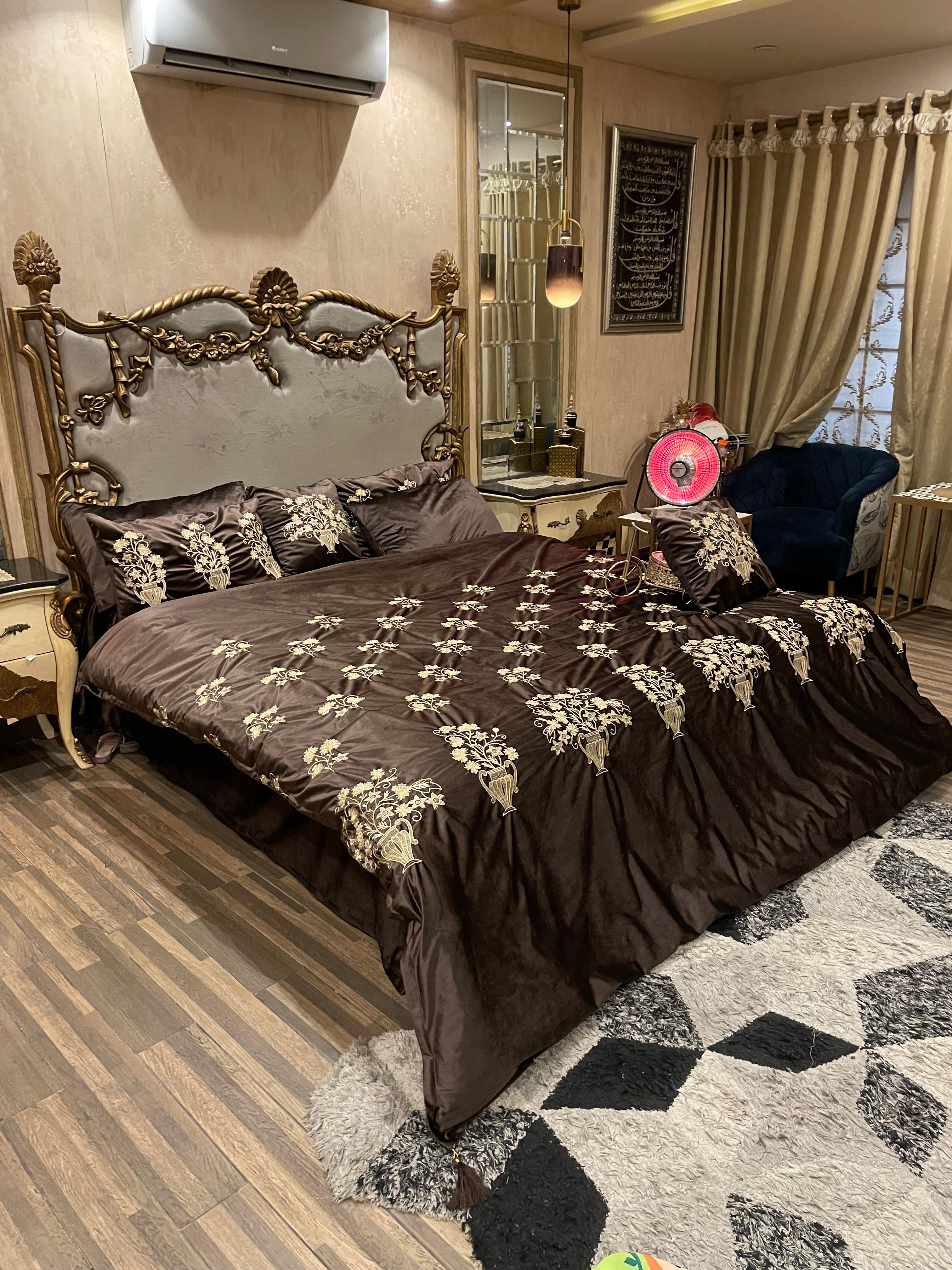 8️⃣PC Bridal Embossed Velvet Duvet Cover (with/without Filling)  full embroided set