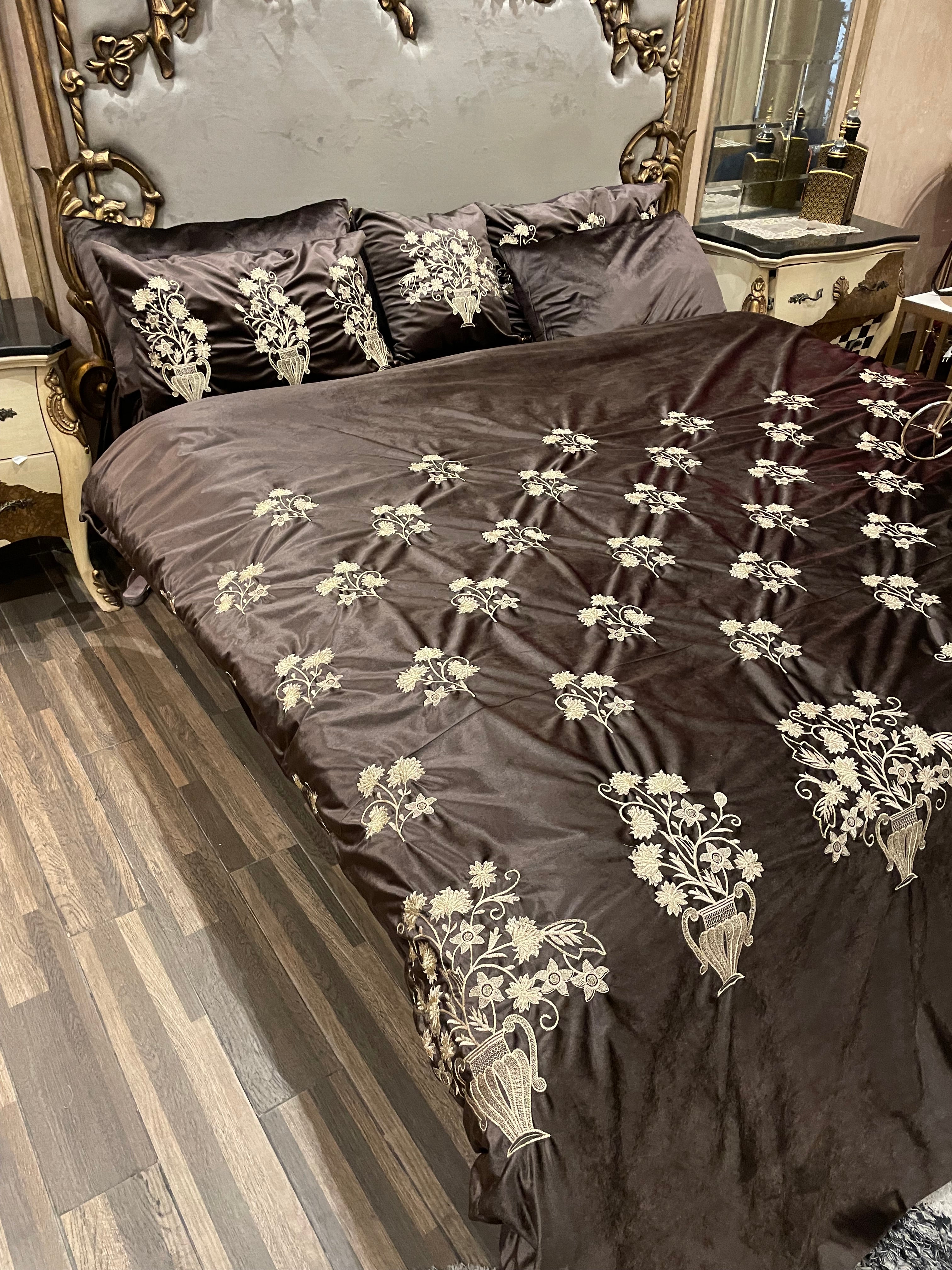 8️⃣PC Bridal Embossed Velvet Duvet Cover (with/without Filling)  full embroided set