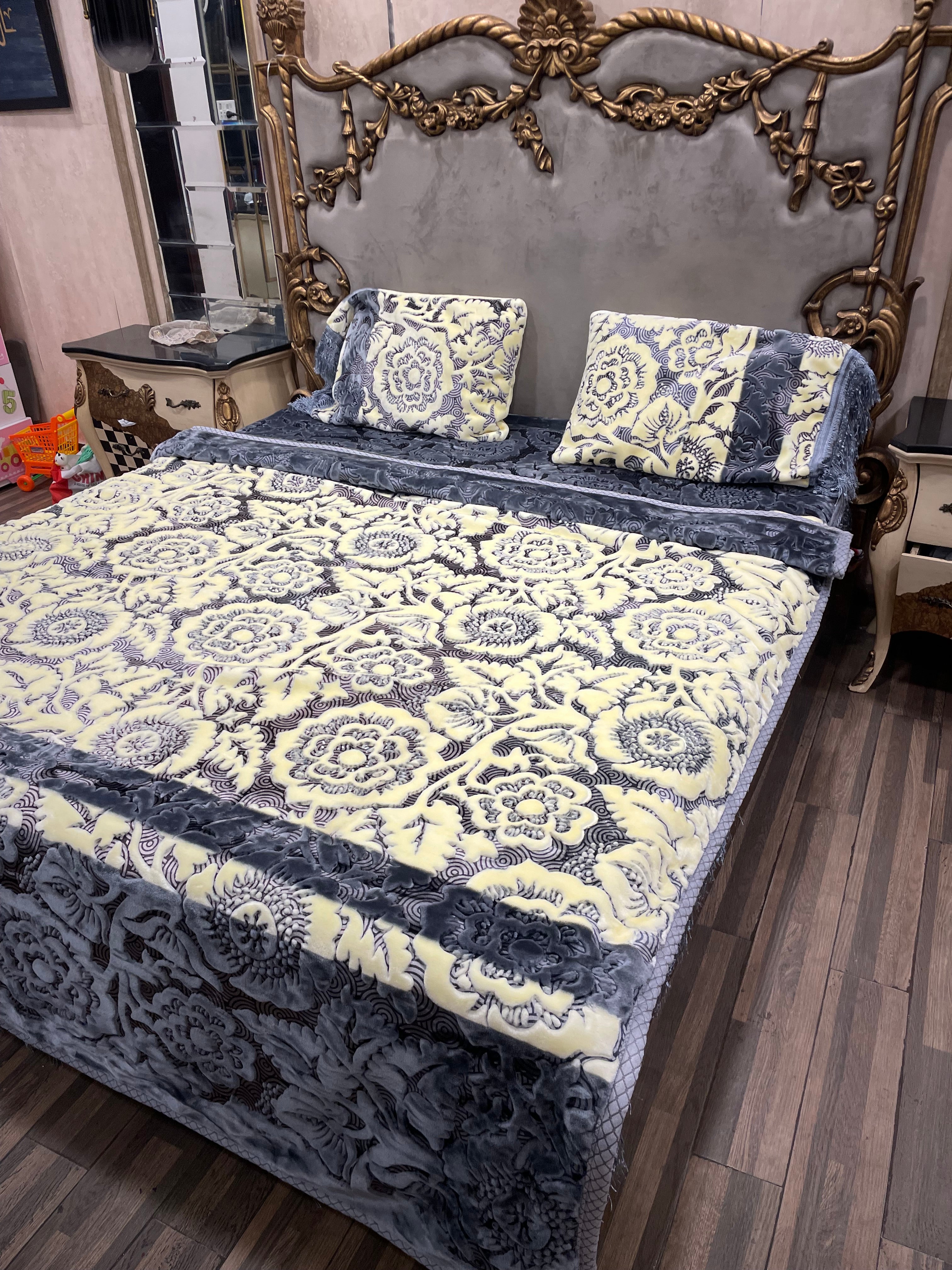 4️⃣ PC White Bear BLANKET/KAMBLE