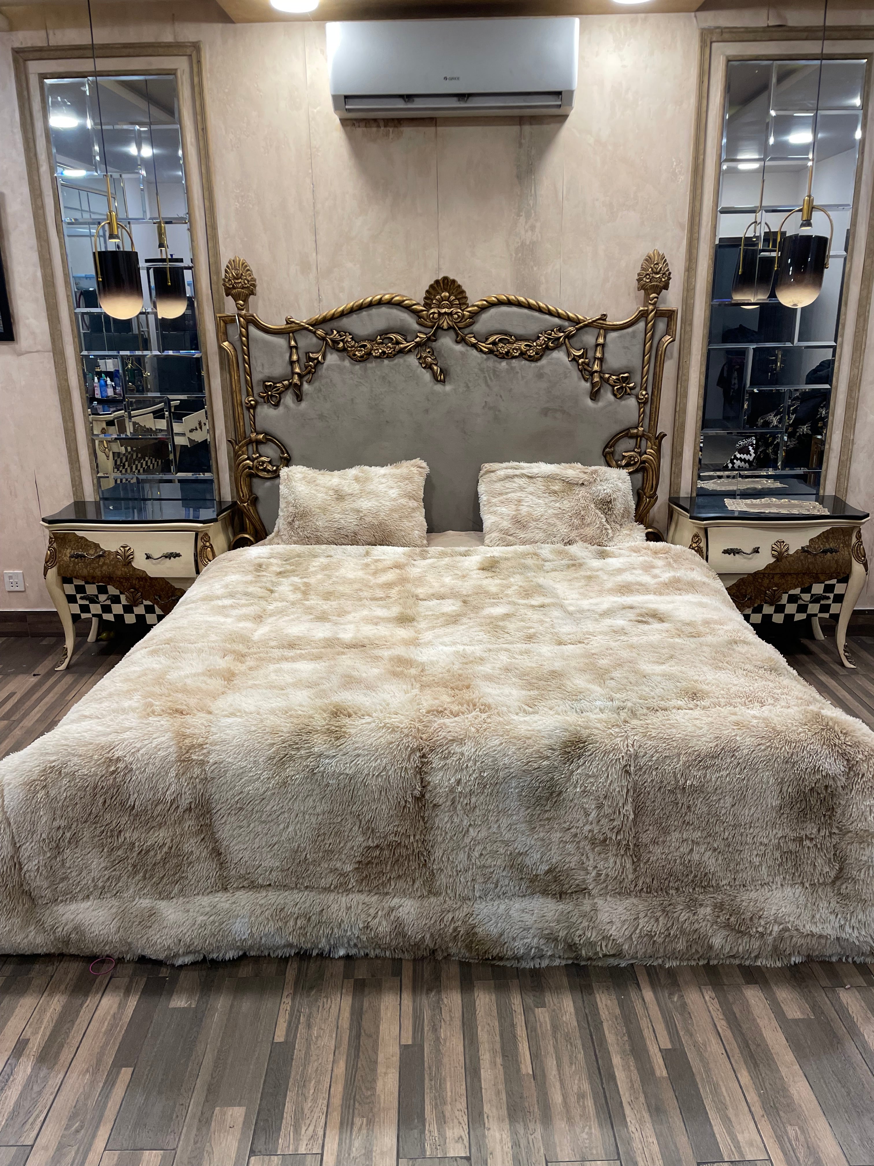 Shaded Shaggy OffWhite4️⃣PC Razai set