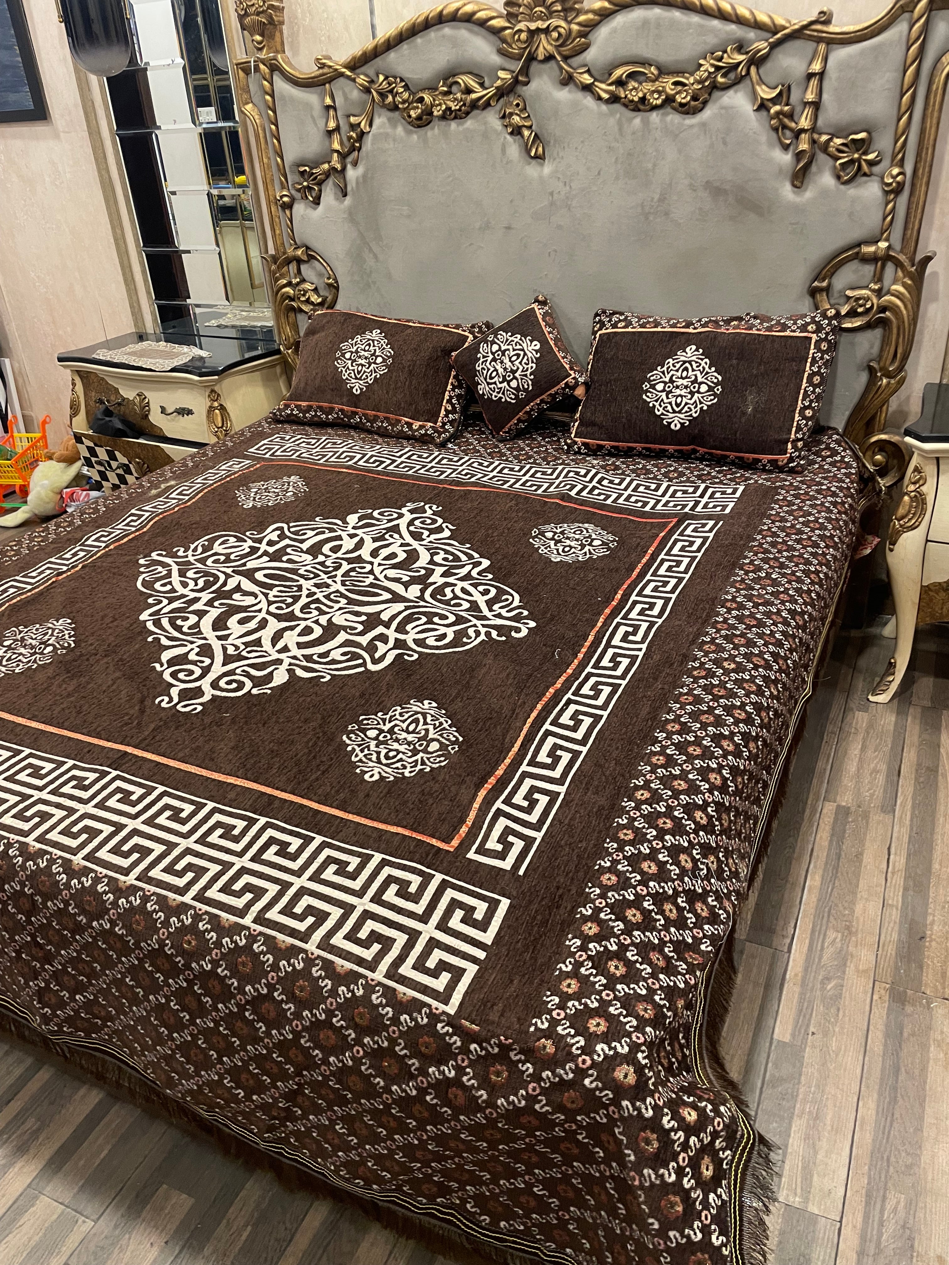 4 Piece versachi Style Velvet Jacaurd BedSheet Set