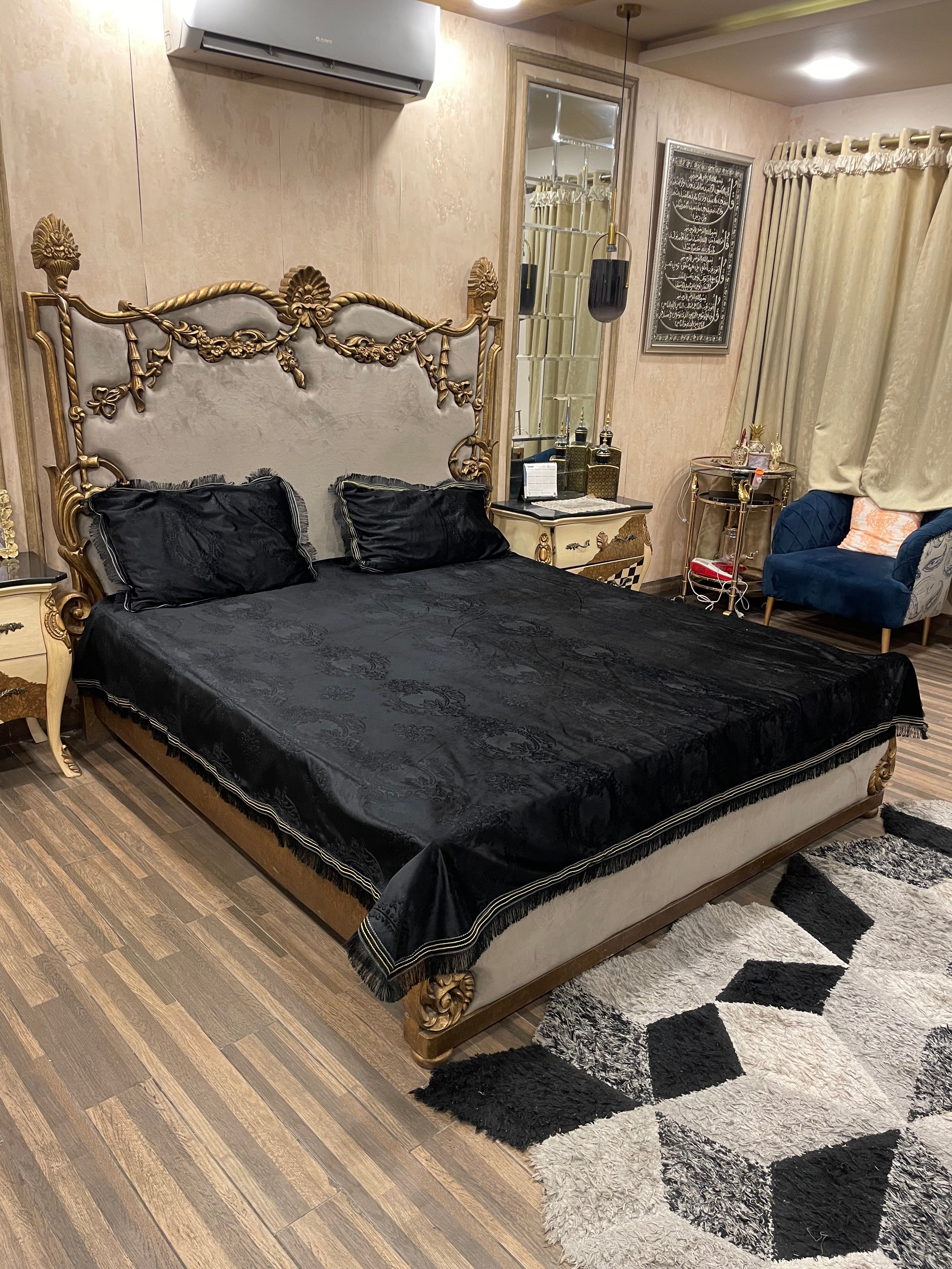 3️⃣PC  emboss self velvet BEDSHEET