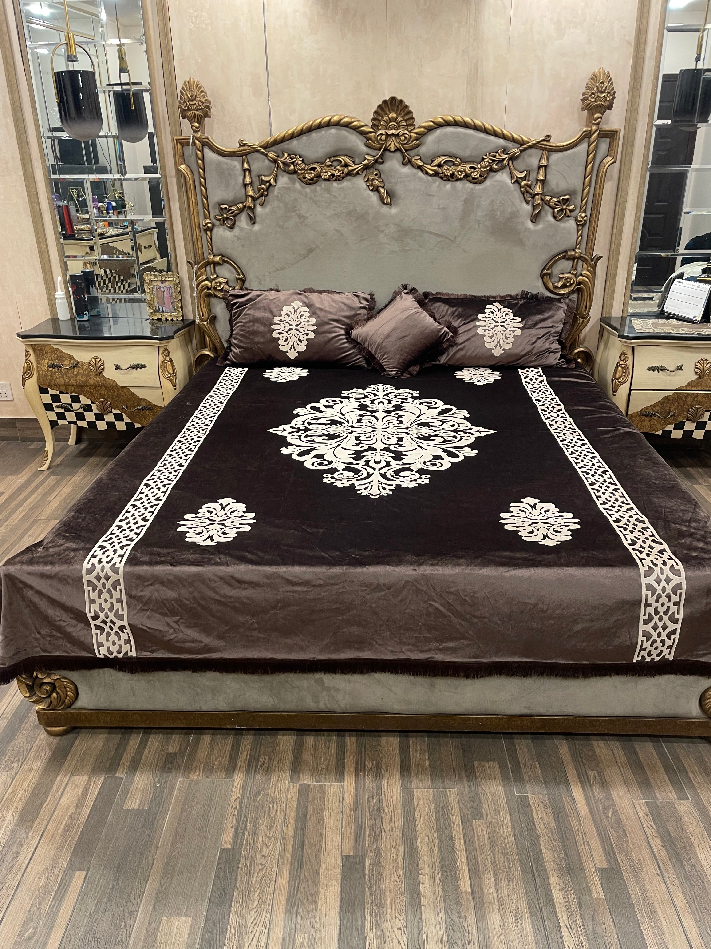 3️⃣PC  emboss velvet BEDSHEET aplic