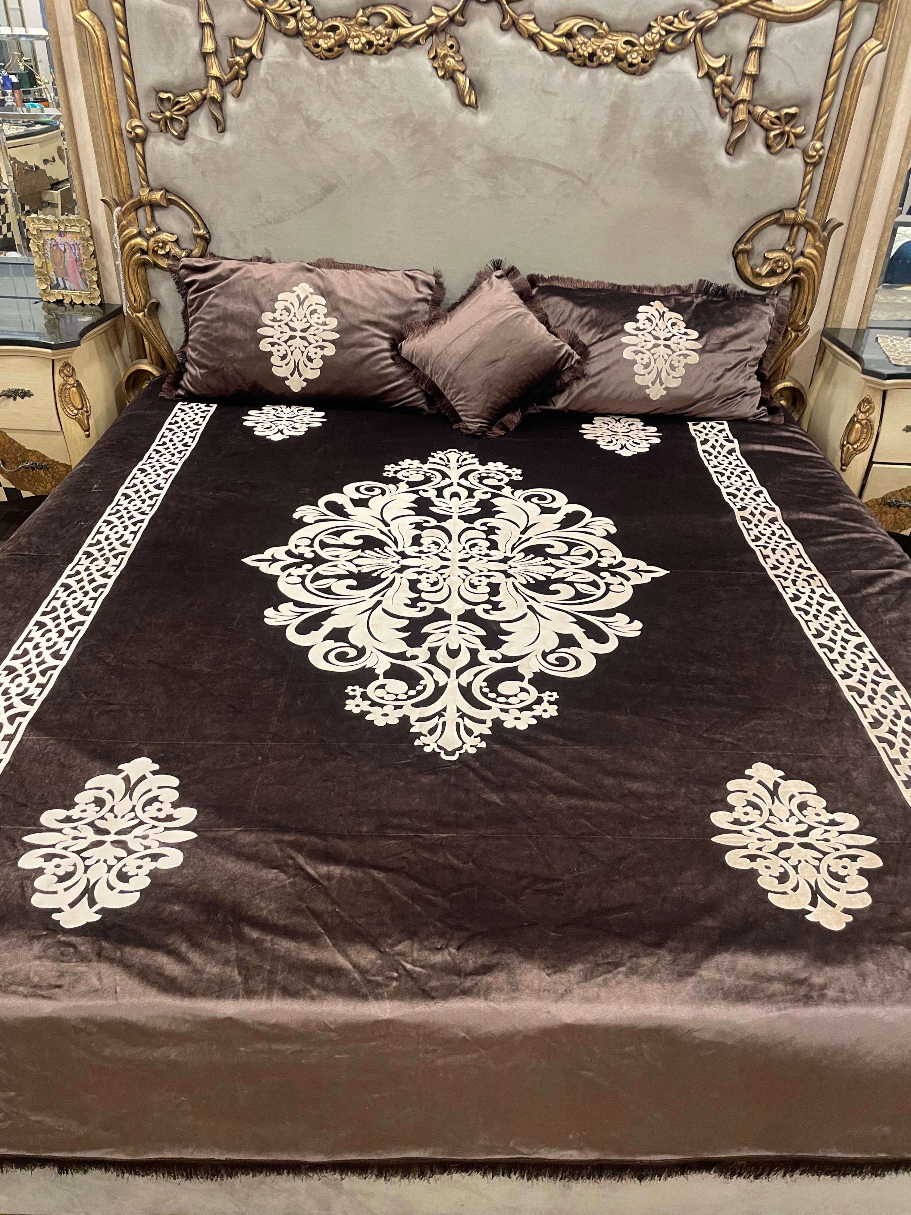 3️⃣PC  emboss velvet BEDSHEET aplic