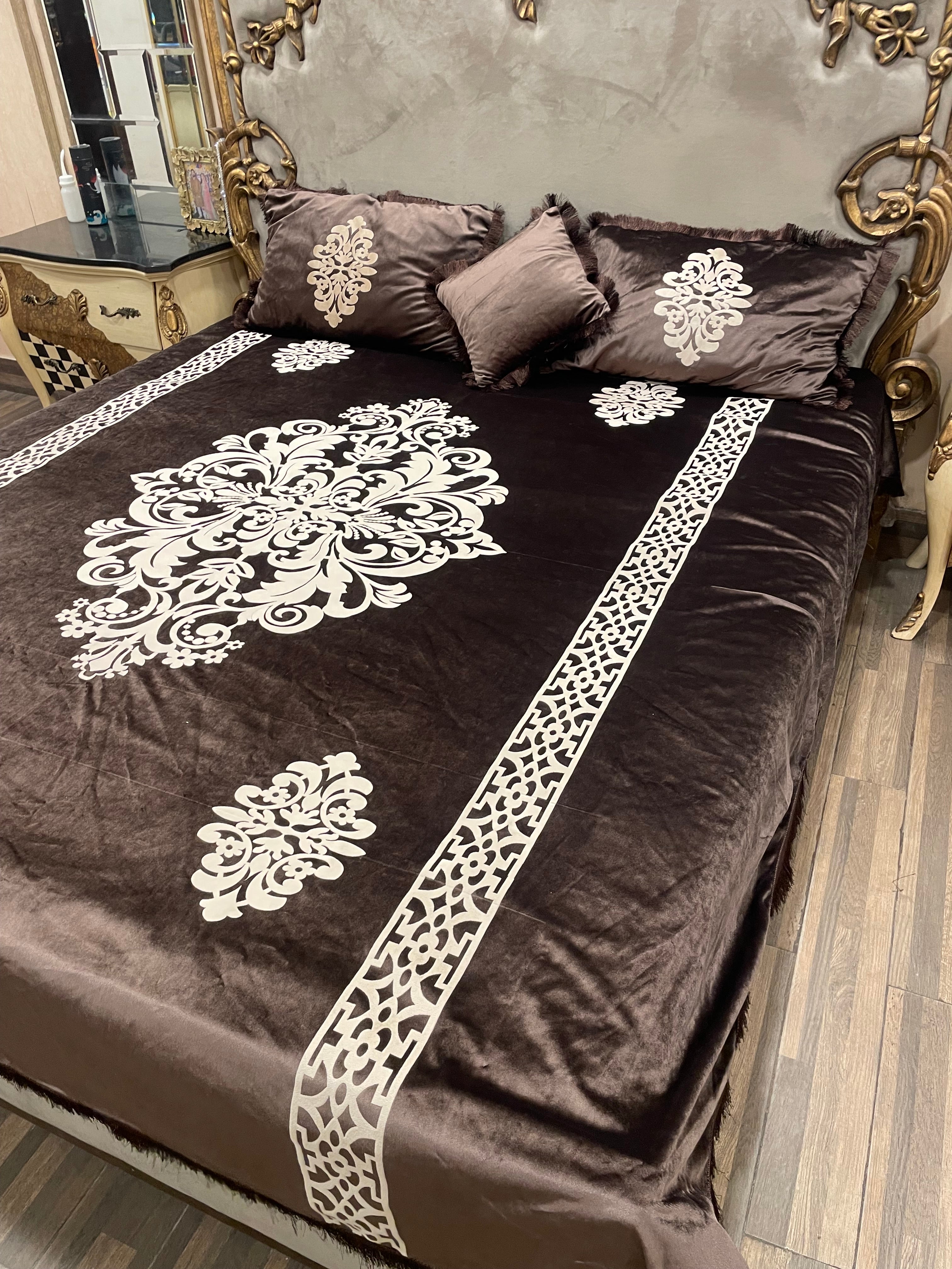 3️⃣PC  emboss velvet BEDSHEET aplic
