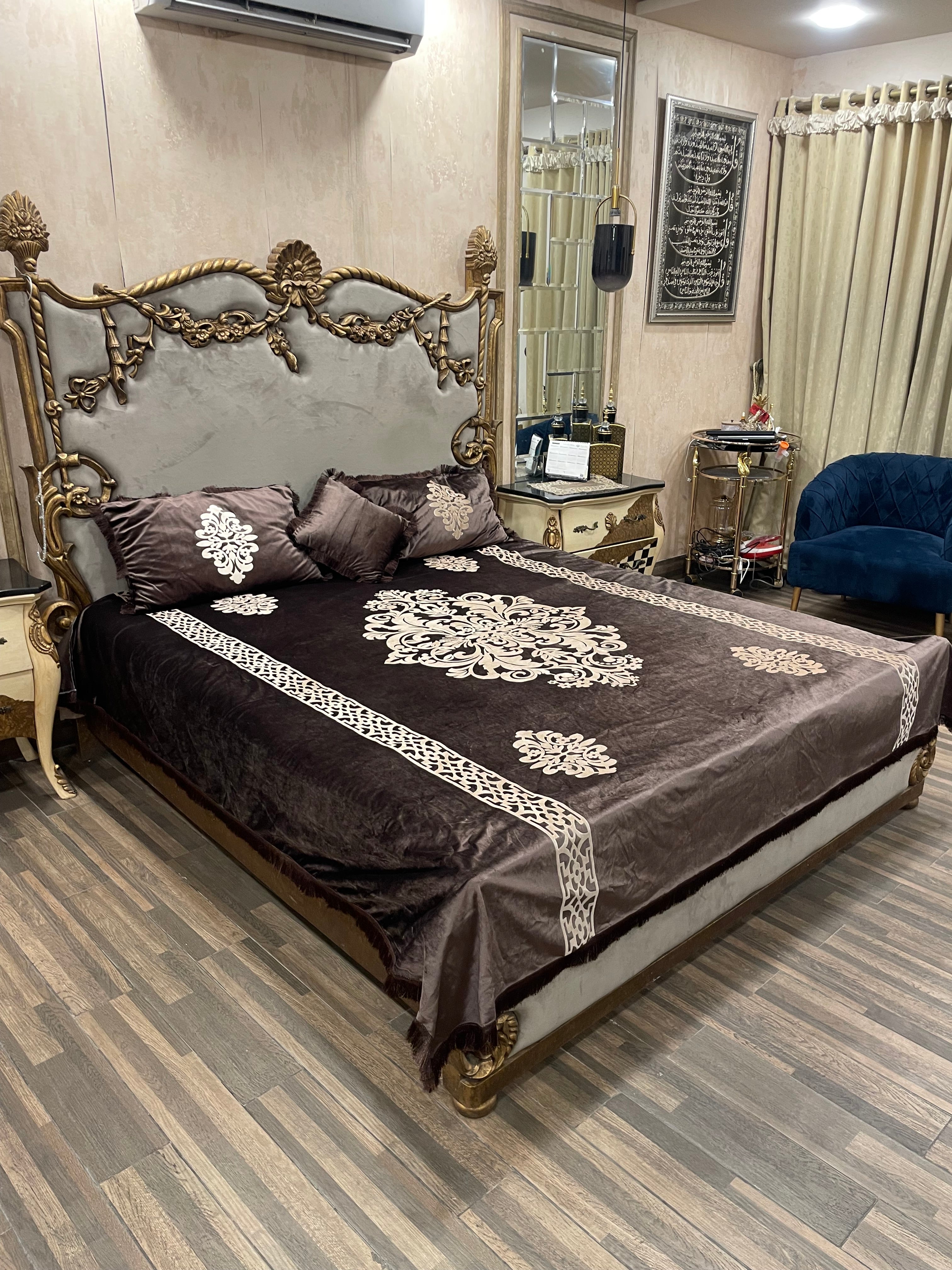 3️⃣PC  emboss velvet BEDSHEET aplic