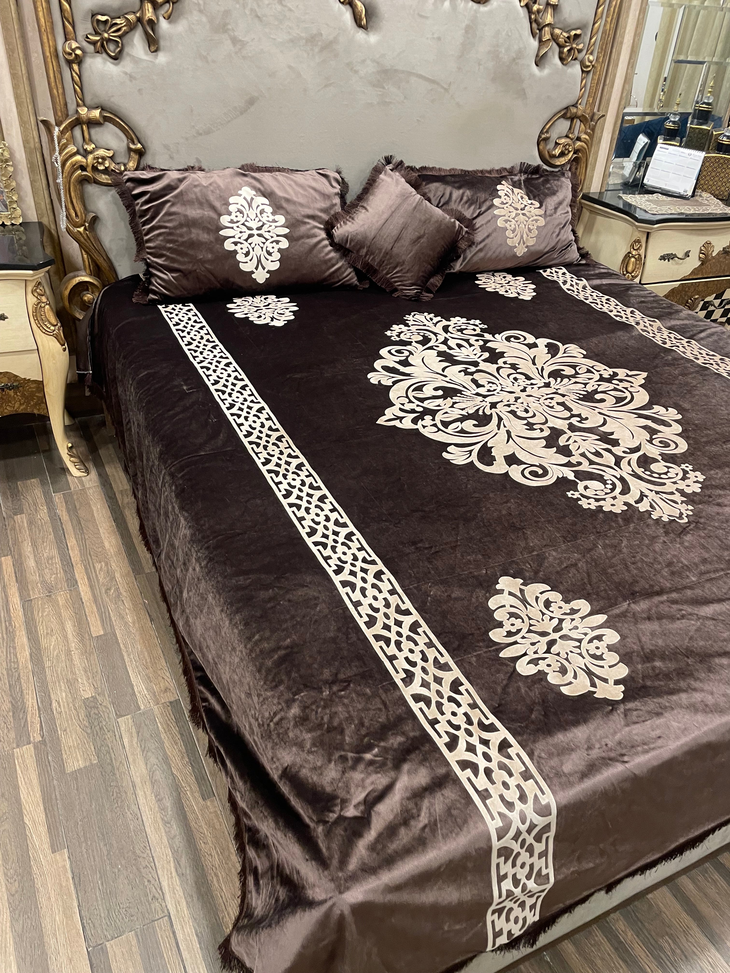 3️⃣PC  emboss velvet BEDSHEET aplic