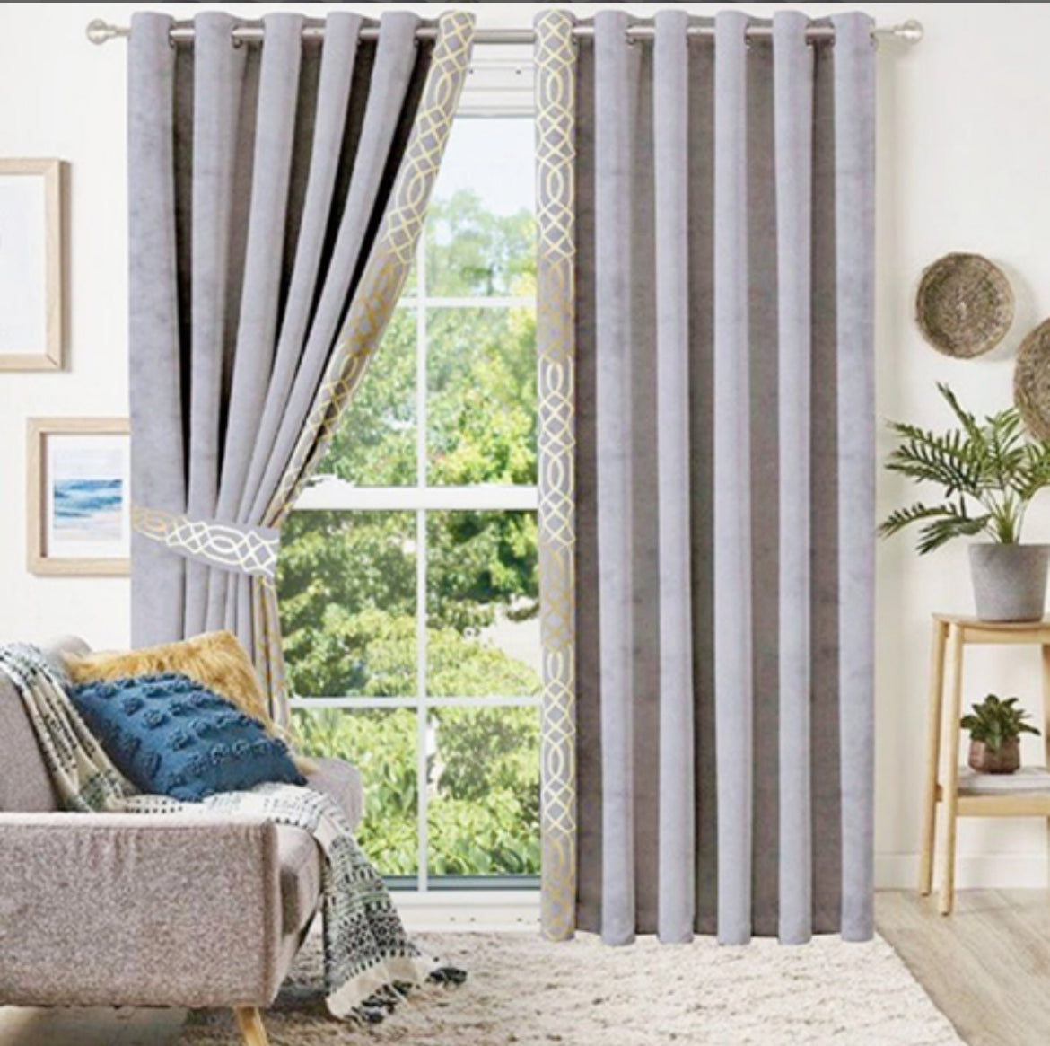 Luxury Velvet Curtains Side Border