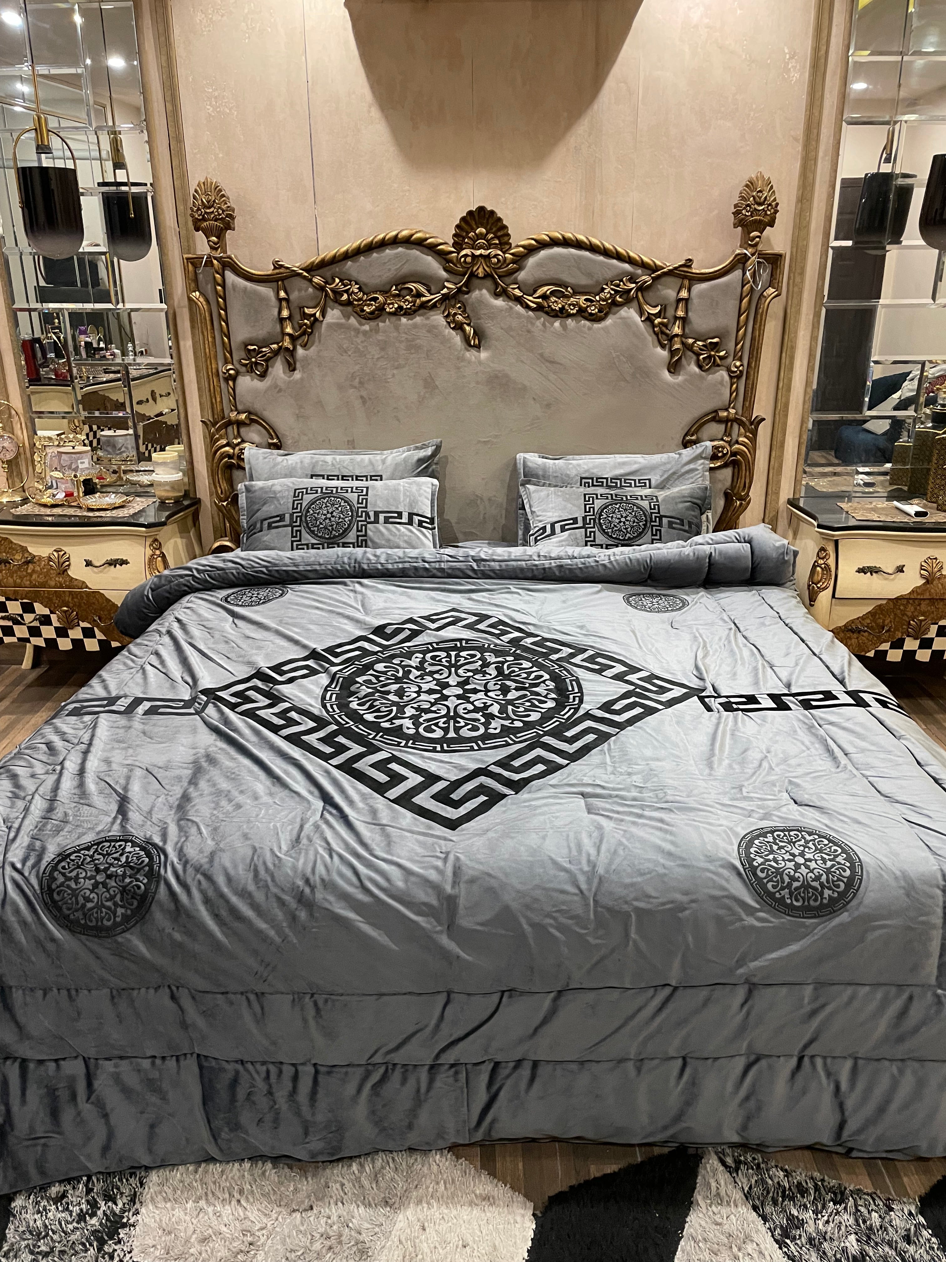 6 PC Bridal Embossed Velvet Duvet ( Razai) Set