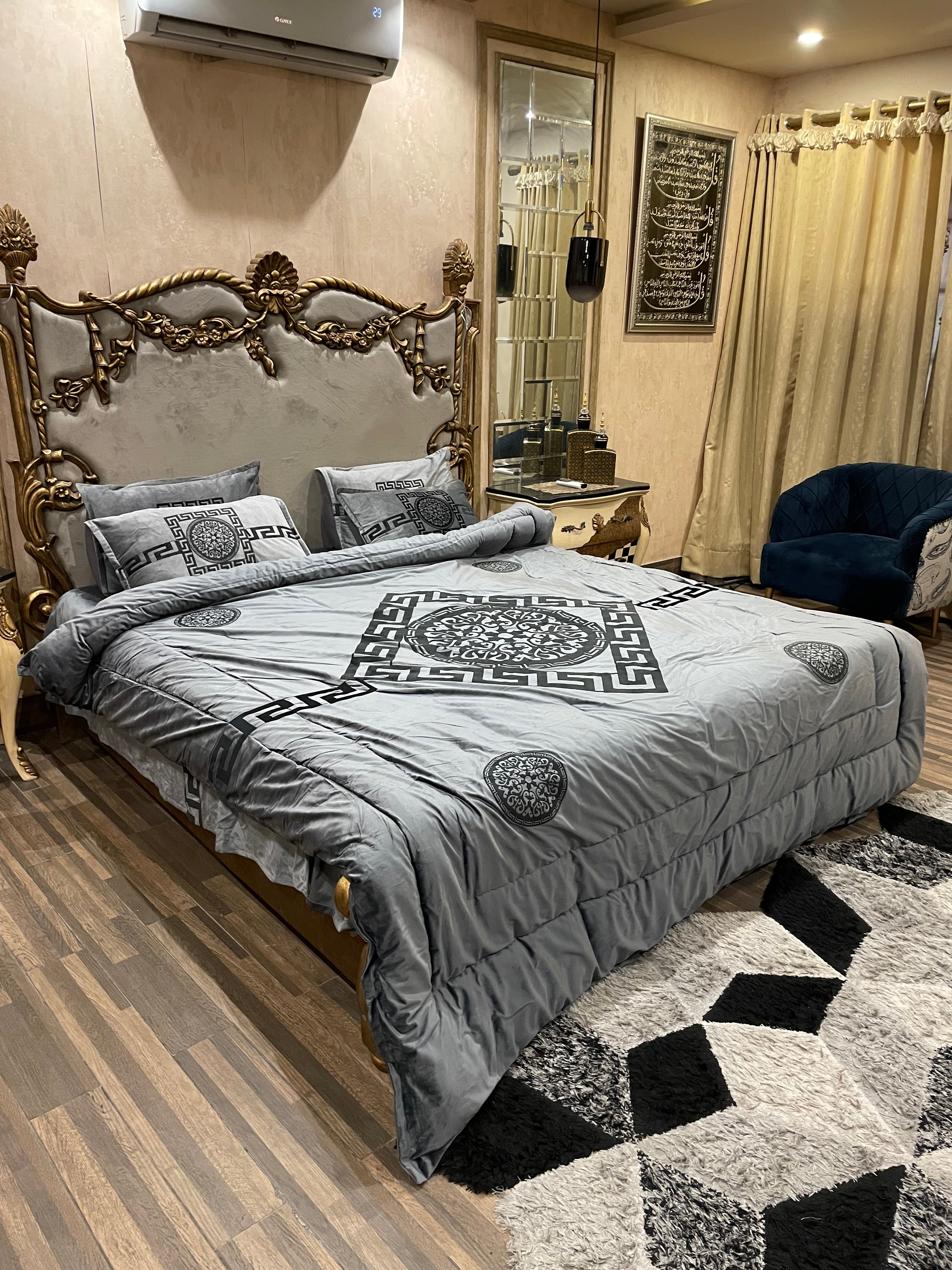 6 PC Bridal Embossed Velvet Duvet ( Razai) Set