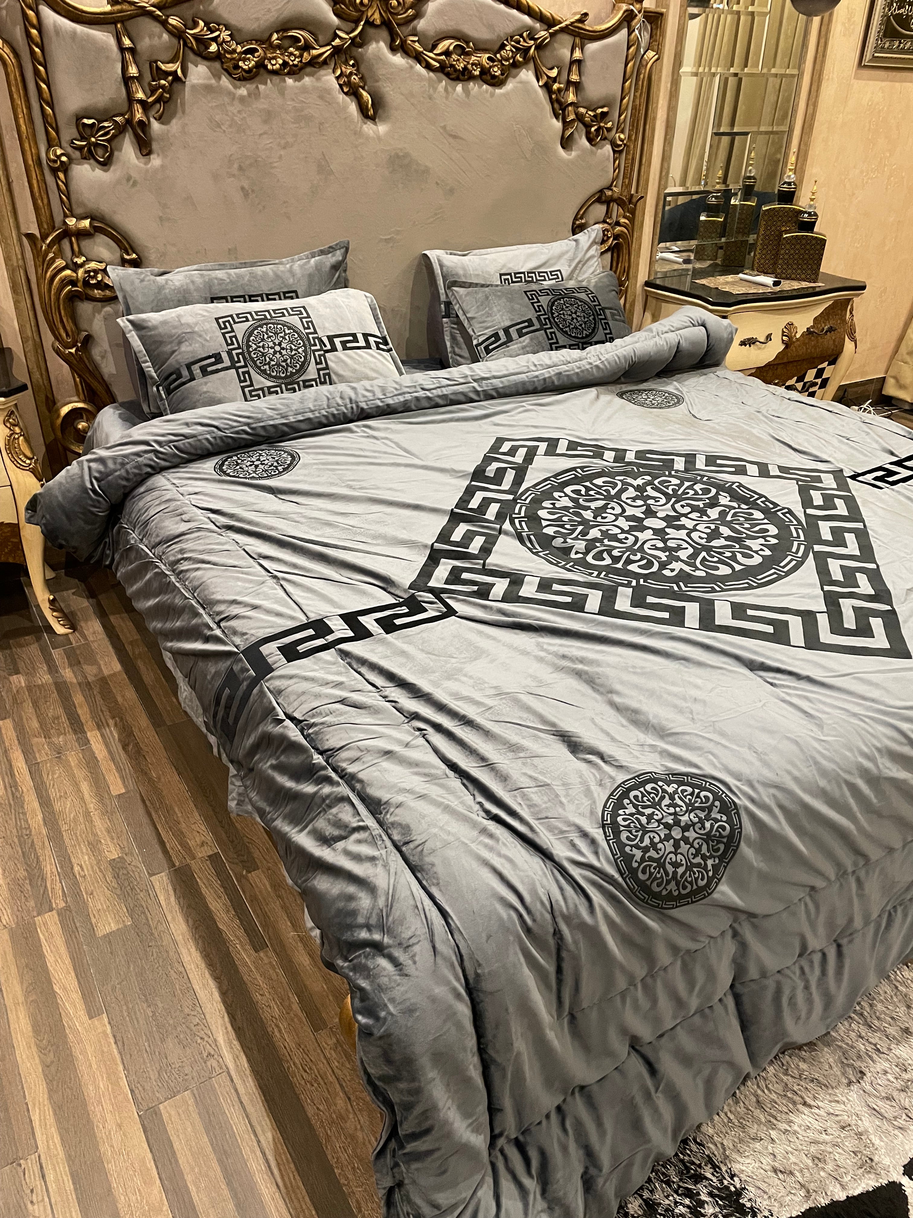 6 PC Bridal Embossed Velvet Duvet ( Razai) Set