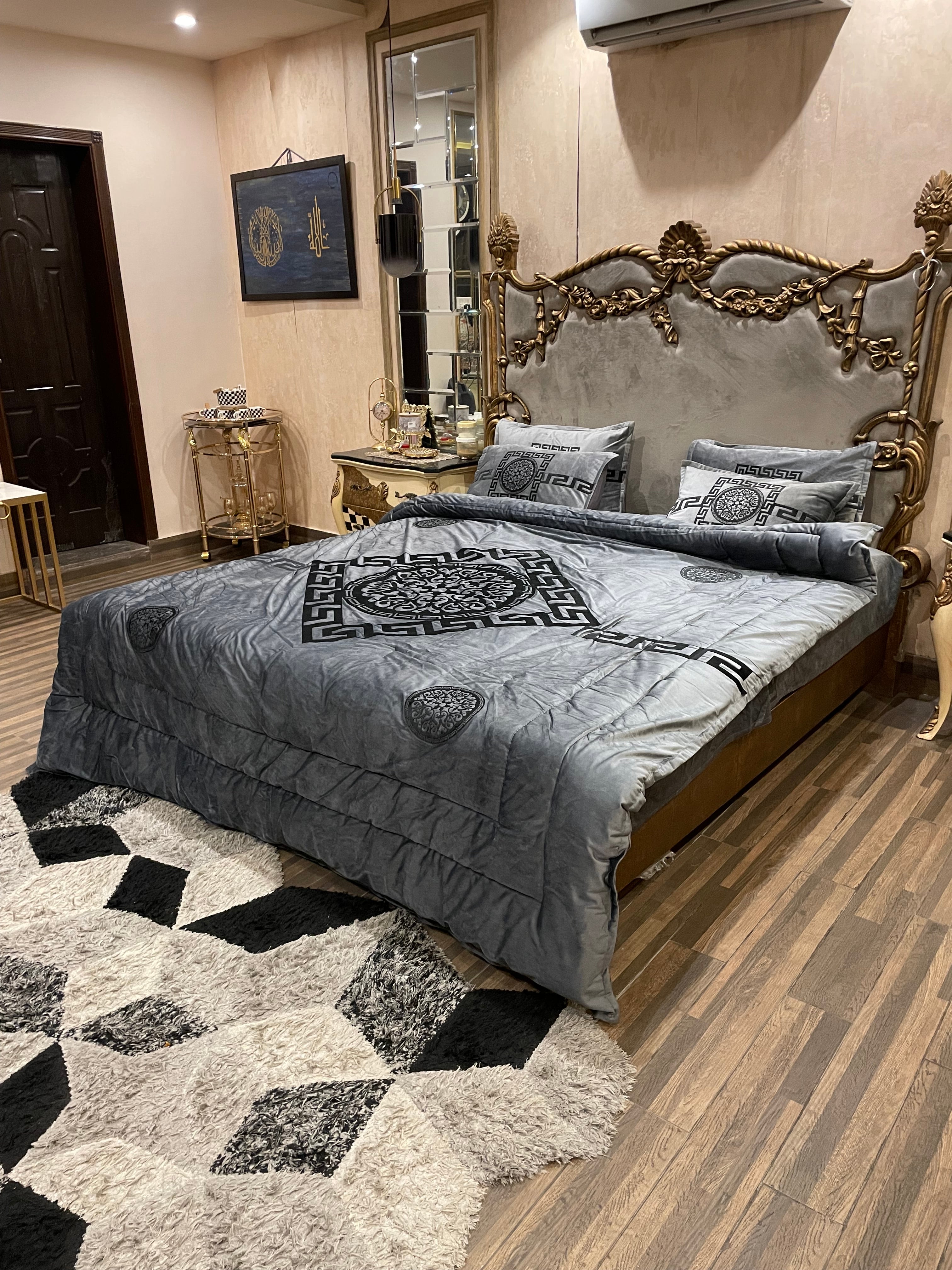 6 PC Bridal Embossed Velvet Duvet ( Razai) Set