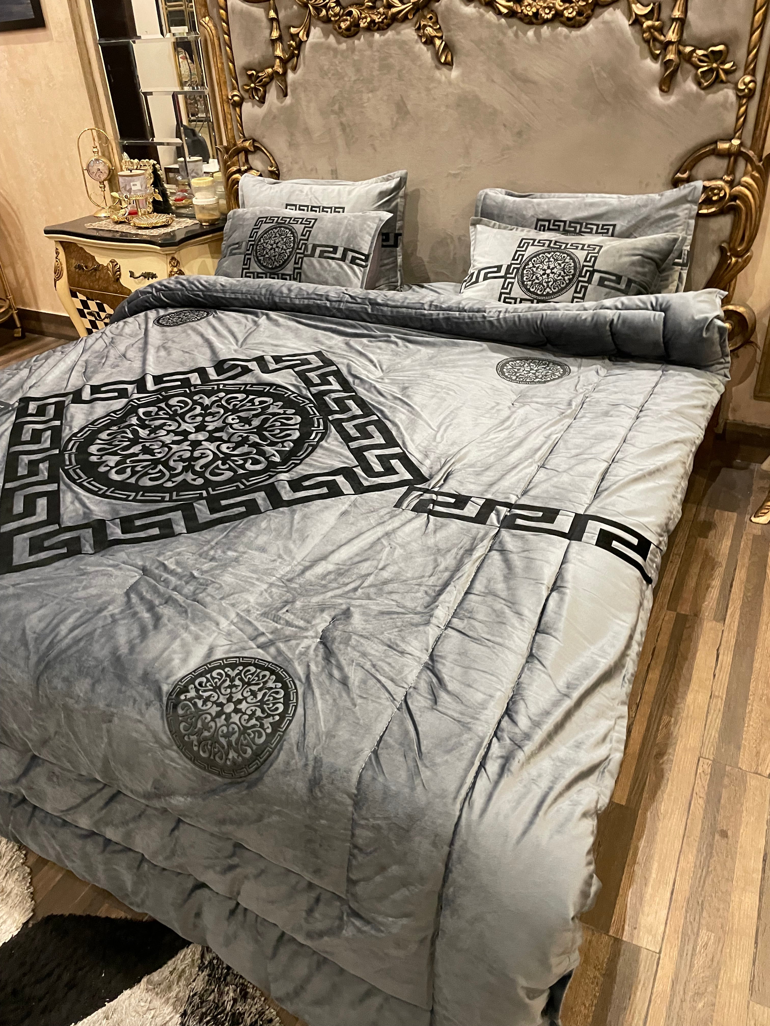 6 PC Bridal Embossed Velvet Duvet ( Razai) Set