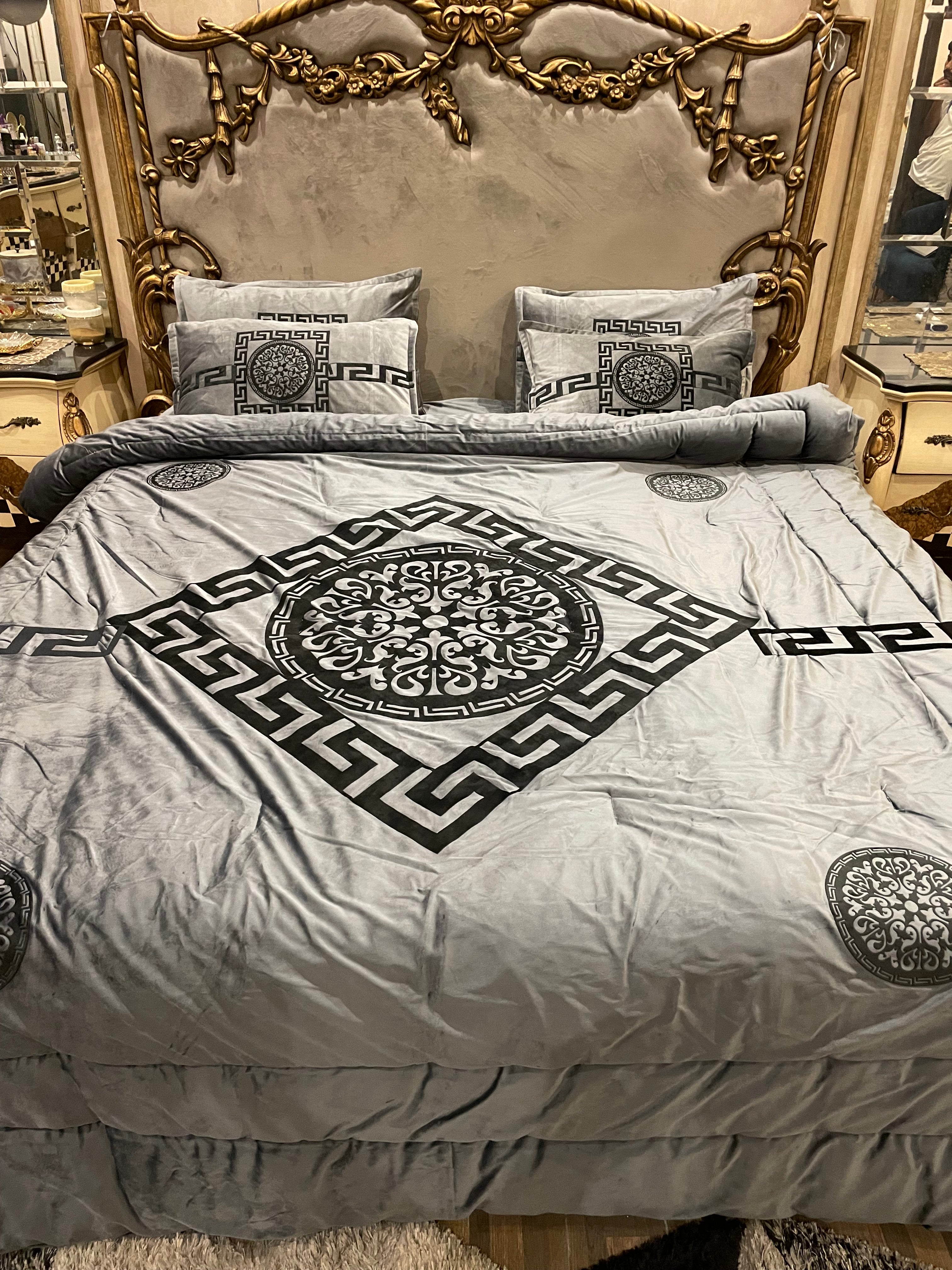 6 PC Bridal Embossed Velvet Duvet ( Razai) Set