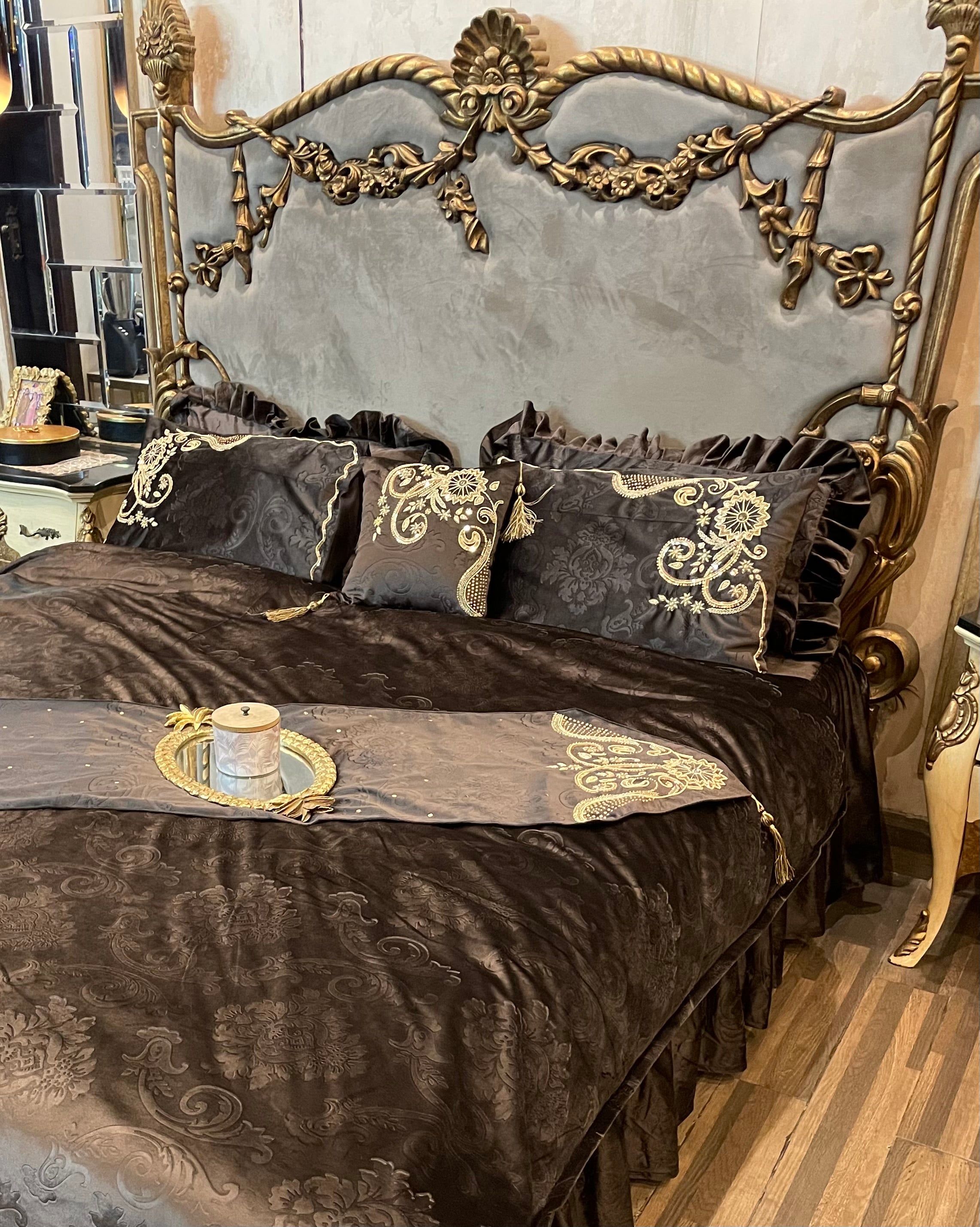 8️⃣ PC Bridal Embossed Velvet Duvet Cover (with/without Filling) Set Fully Hand Worked embeded with pearls