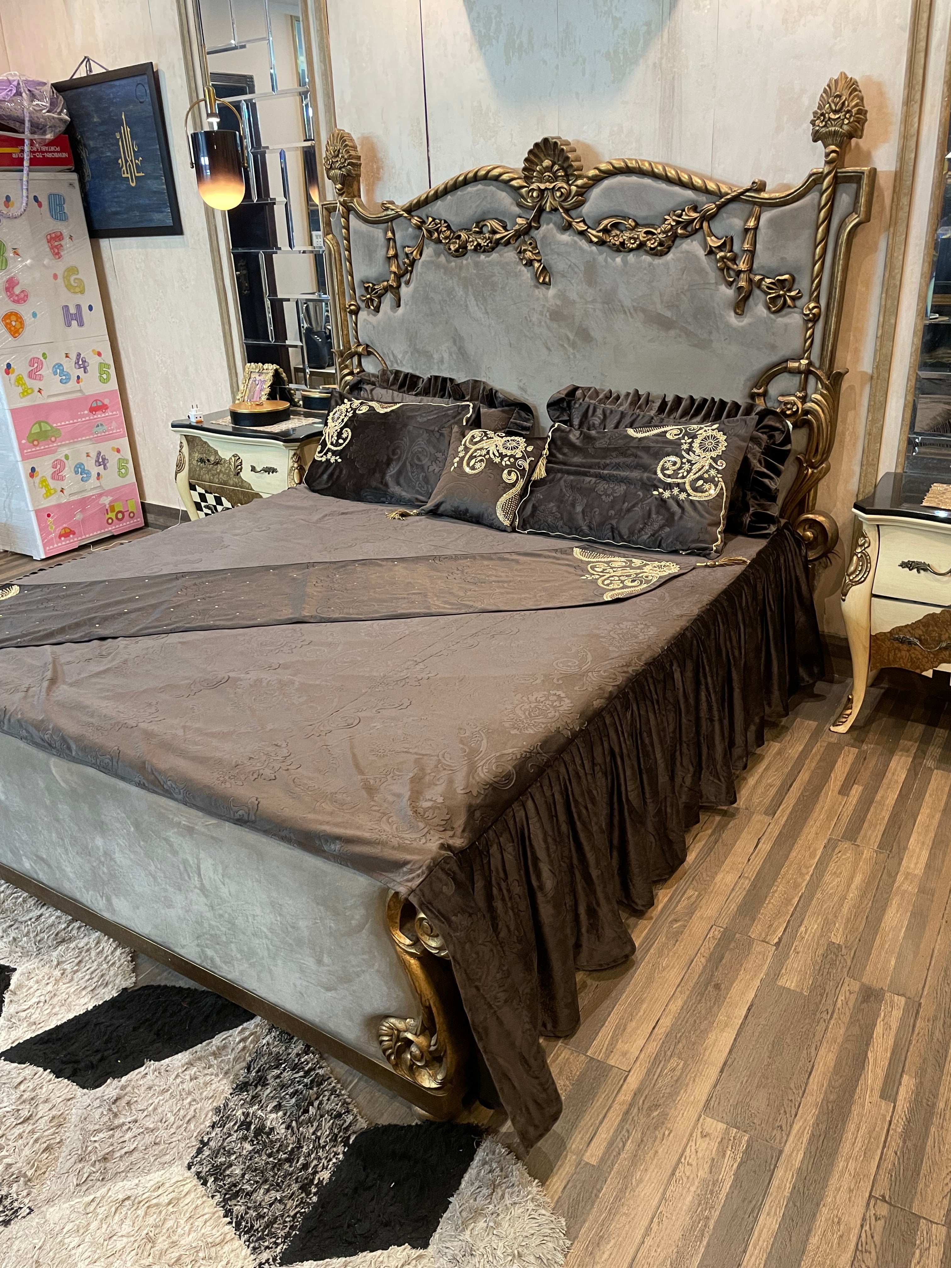 8️⃣ PC Bridal Embossed Velvet Duvet Cover (with/without Filling) Set Fully Hand Worked embeded with pearls