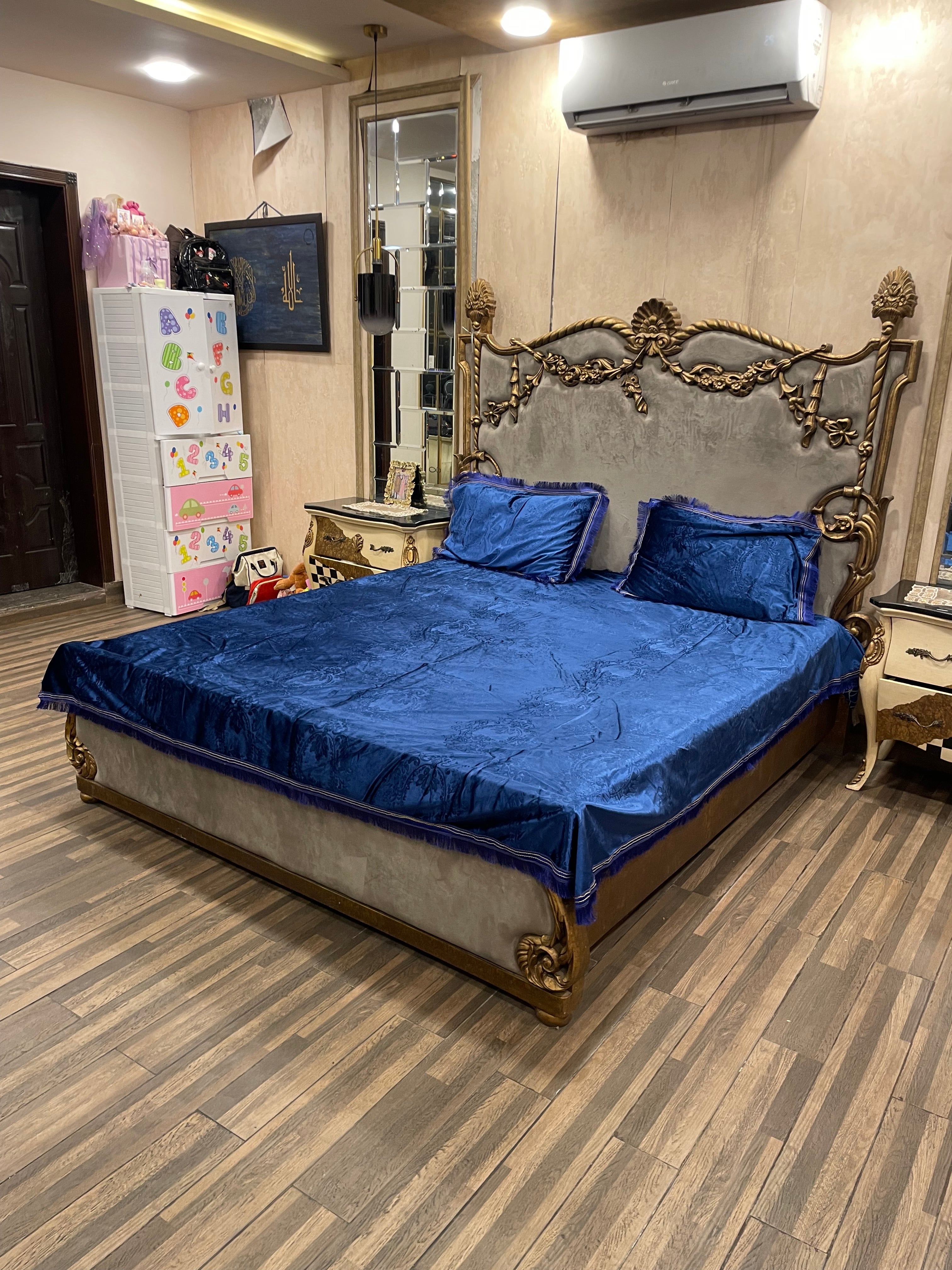 3️⃣PC velvet emboss self BEDSHEET