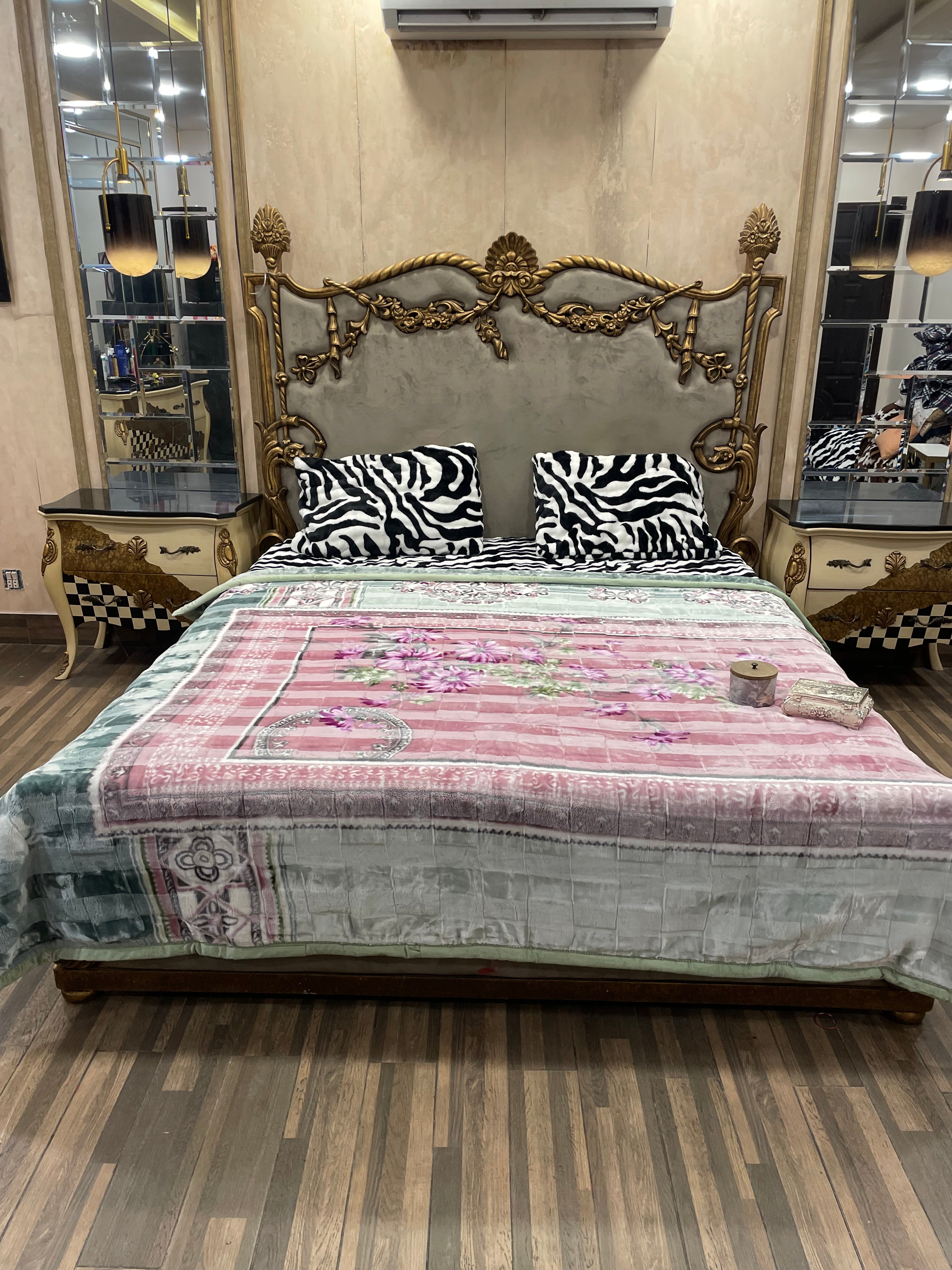 1️⃣ PC BARBARY BLANKET/KAMBLE