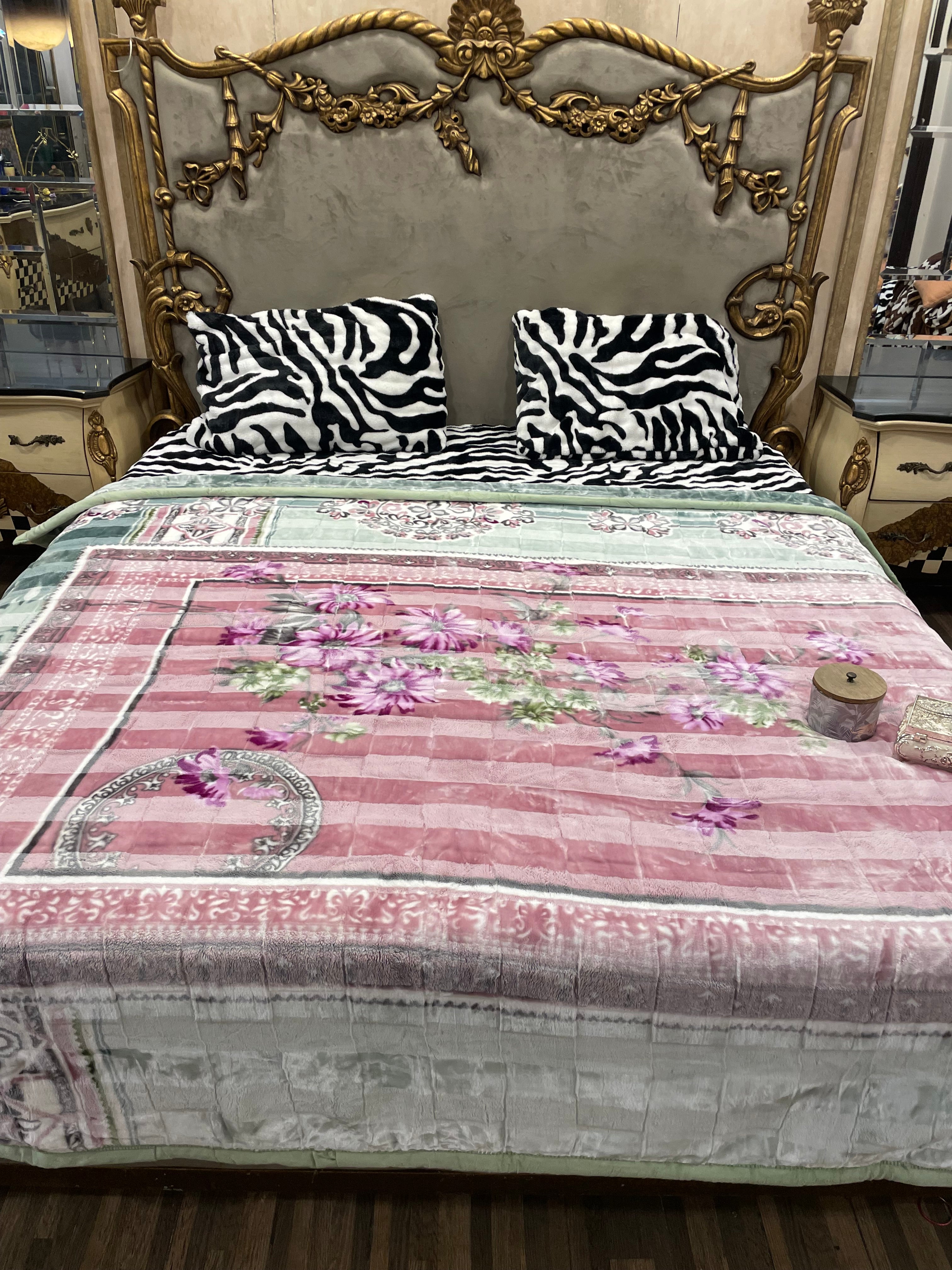 1️⃣ PC BARBARY BLANKET/KAMBLE