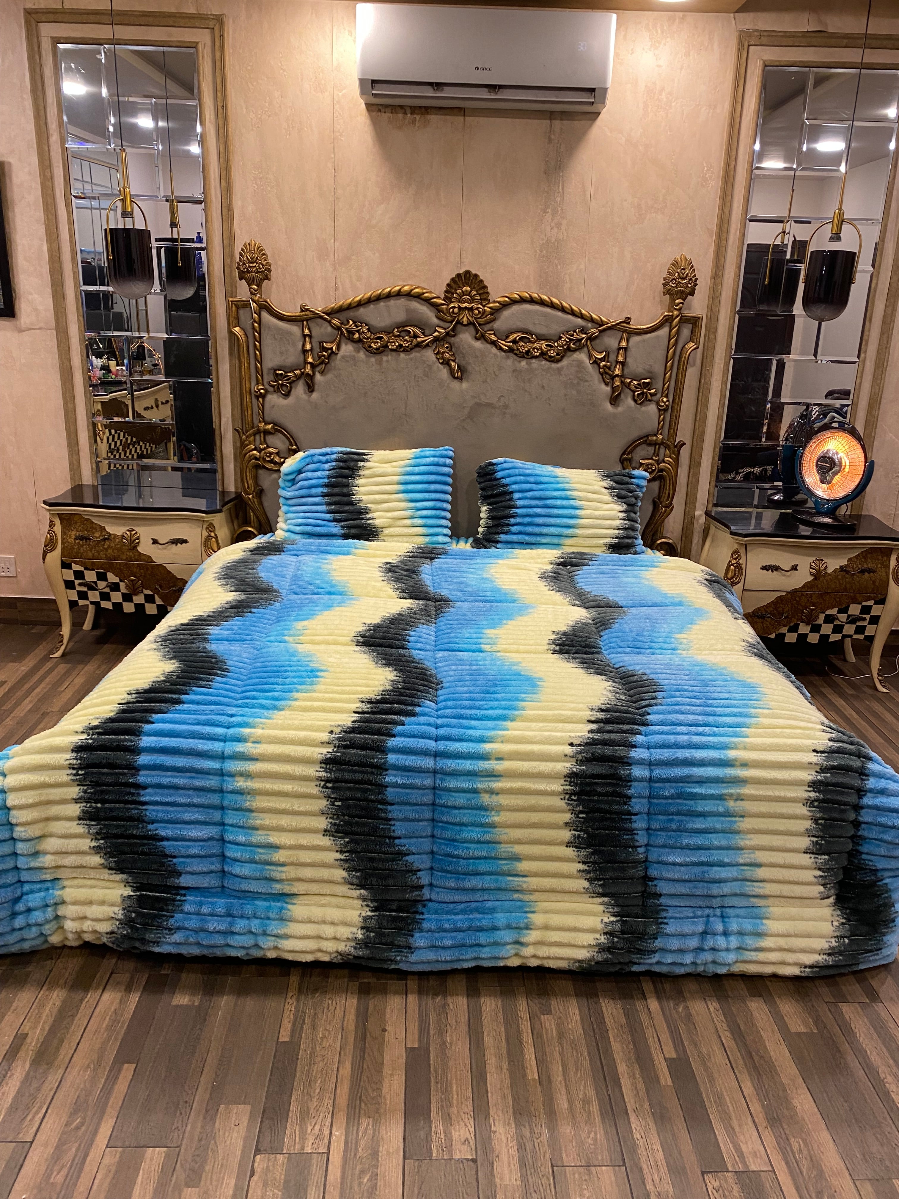 Deluxe  Blue Black 4️⃣PC Razai set