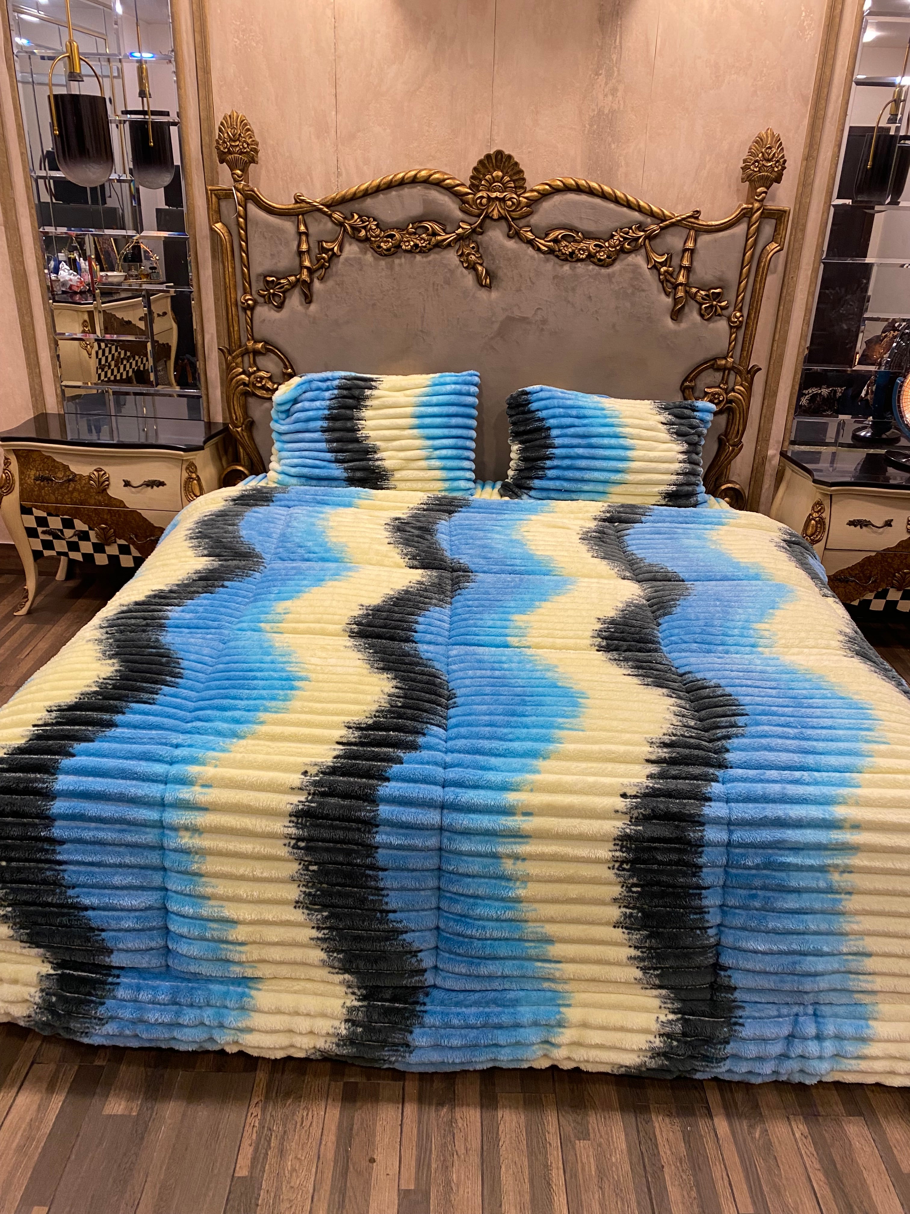 Deluxe  Blue Black 4️⃣PC Razai set