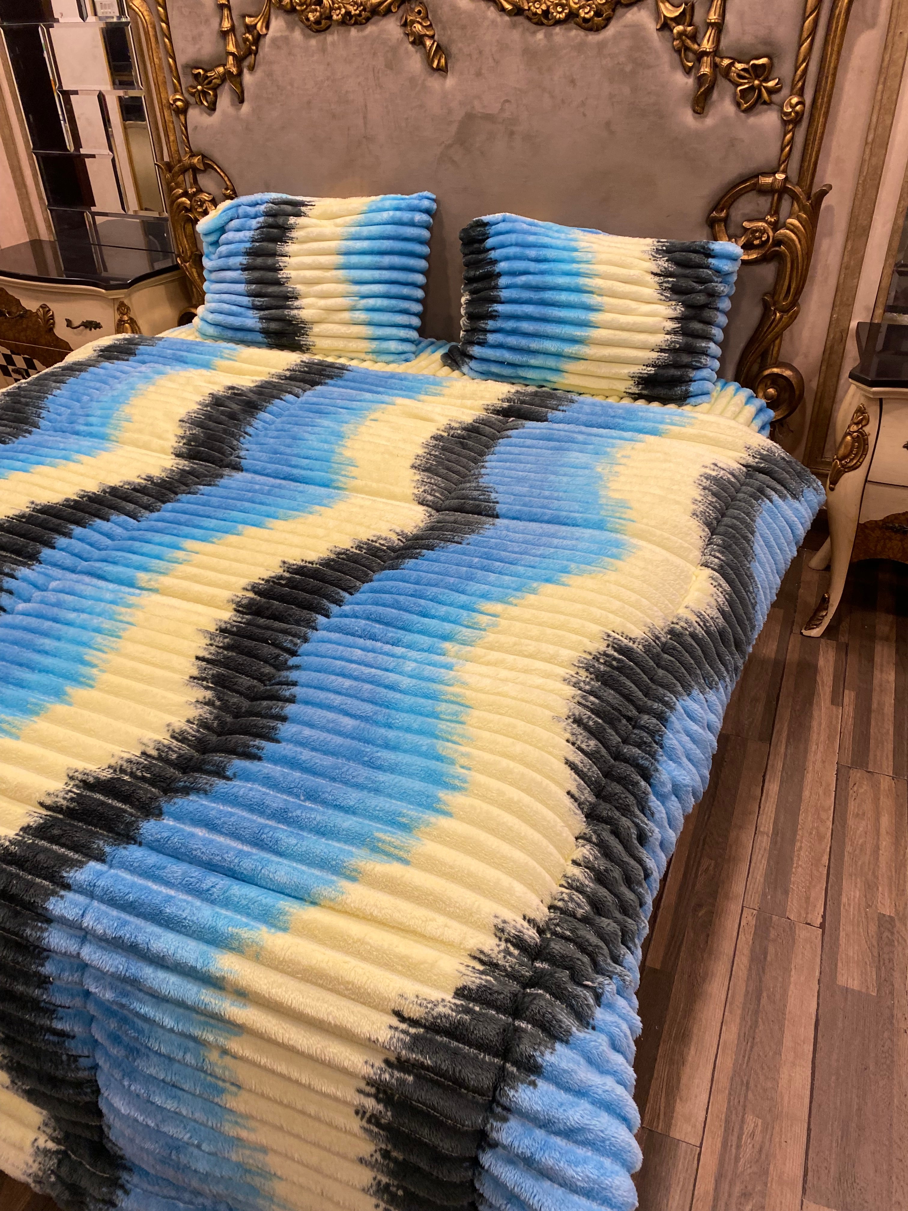 Deluxe  Blue Black 4️⃣PC Razai set