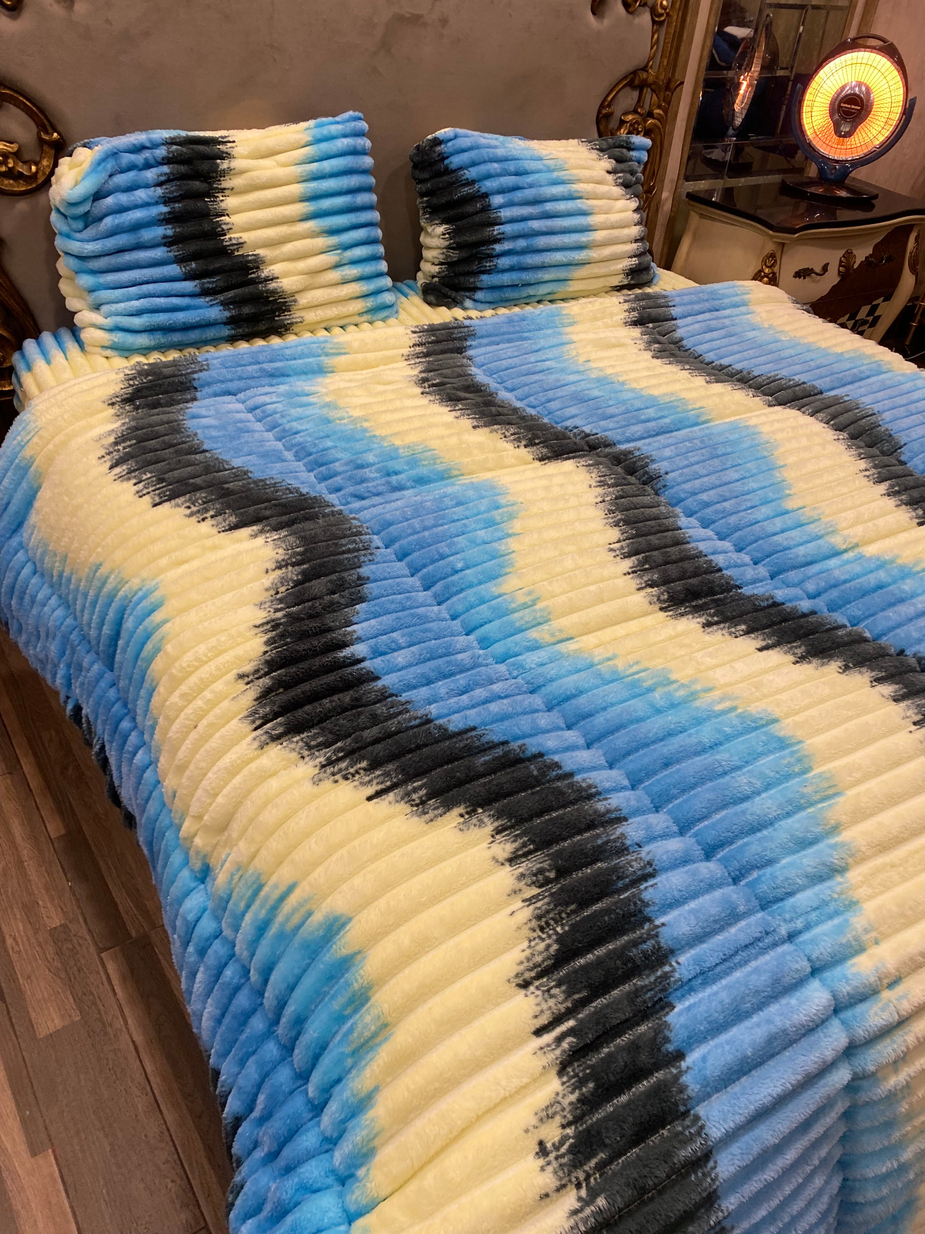 Deluxe  Blue Black 4️⃣PC Razai set