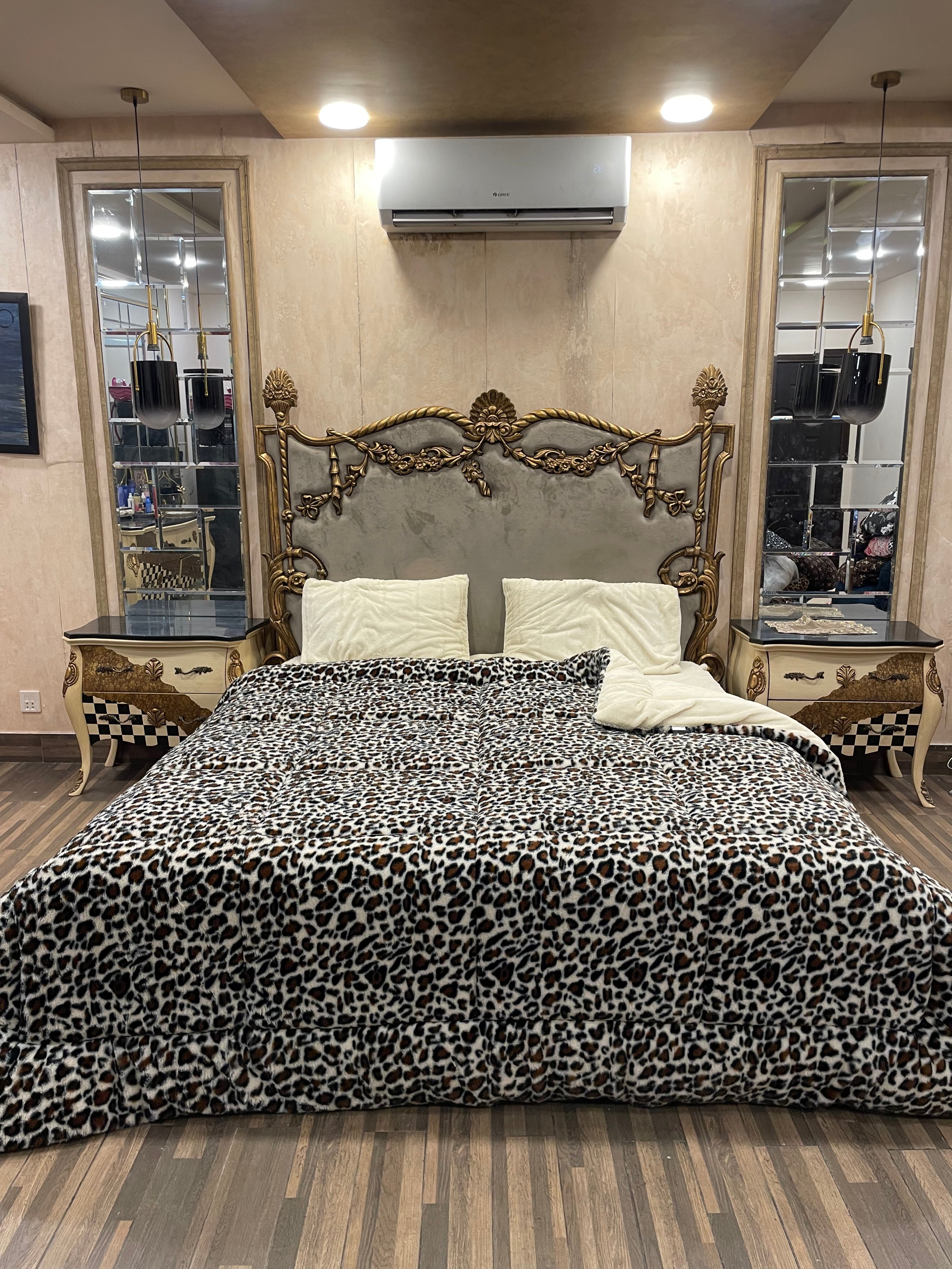 Cheeta Offwhite 4️⃣PC Razai set