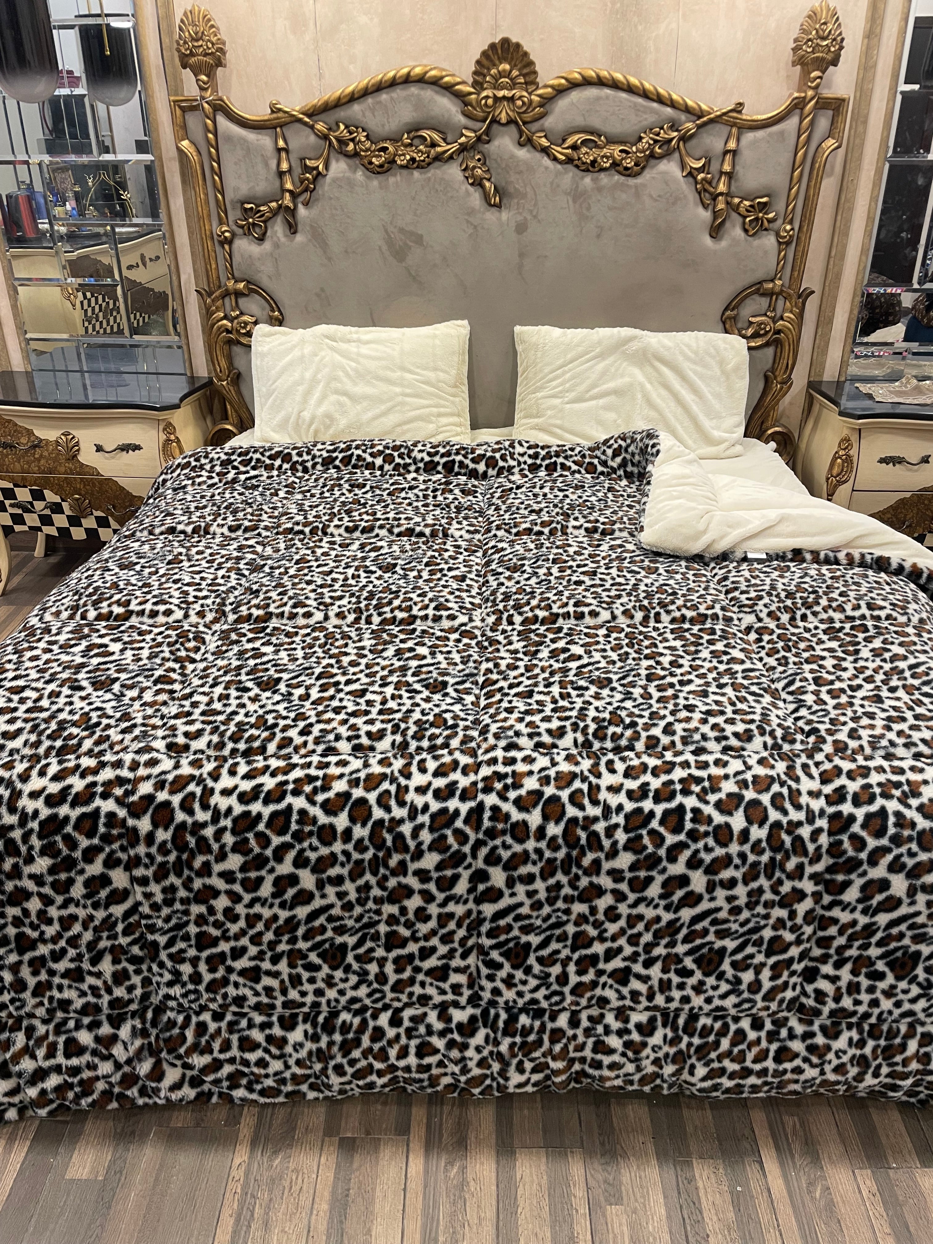 Cheeta Offwhite 4️⃣PC Razai set