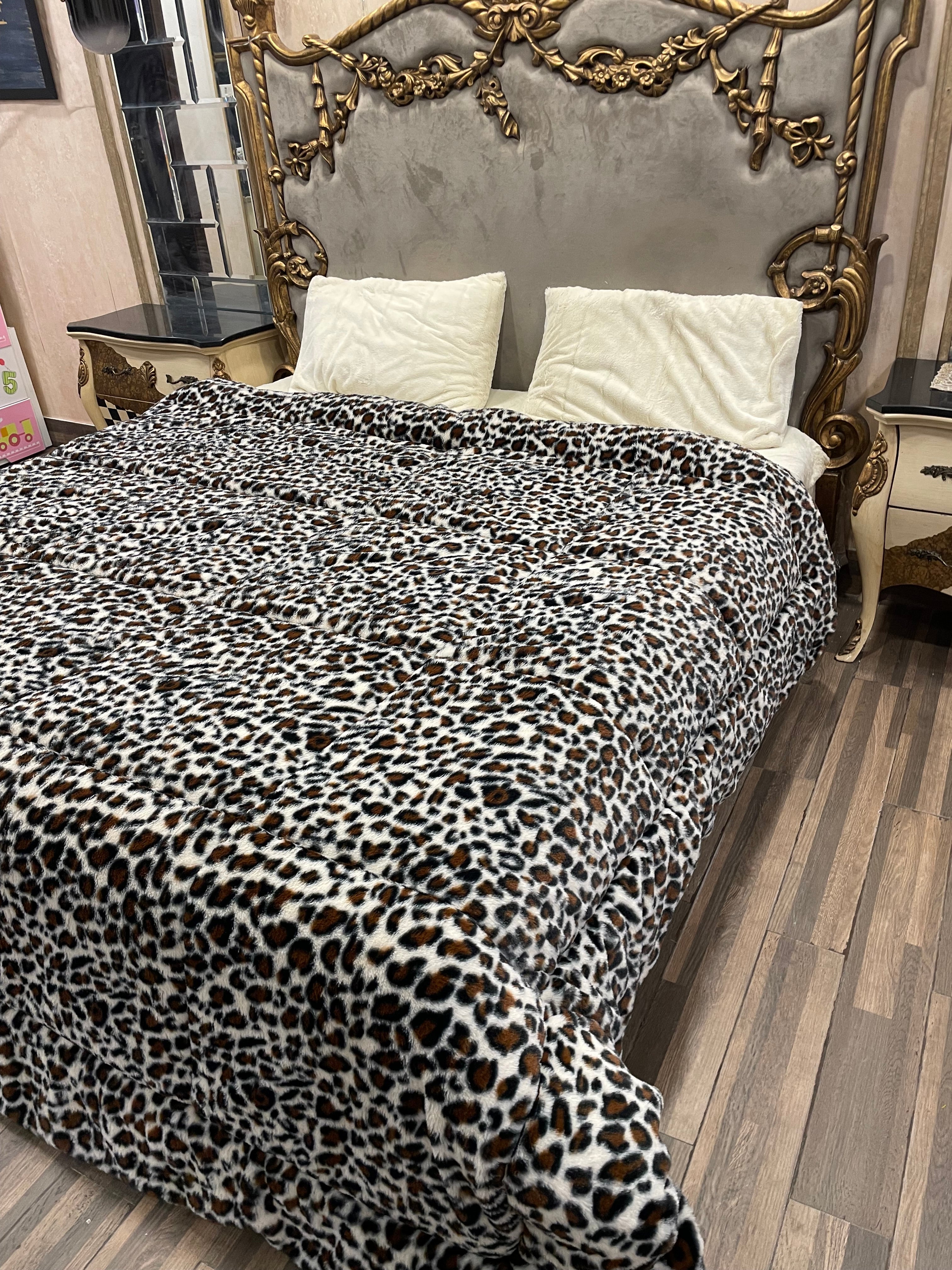 Cheeta Offwhite 4️⃣PC Razai set