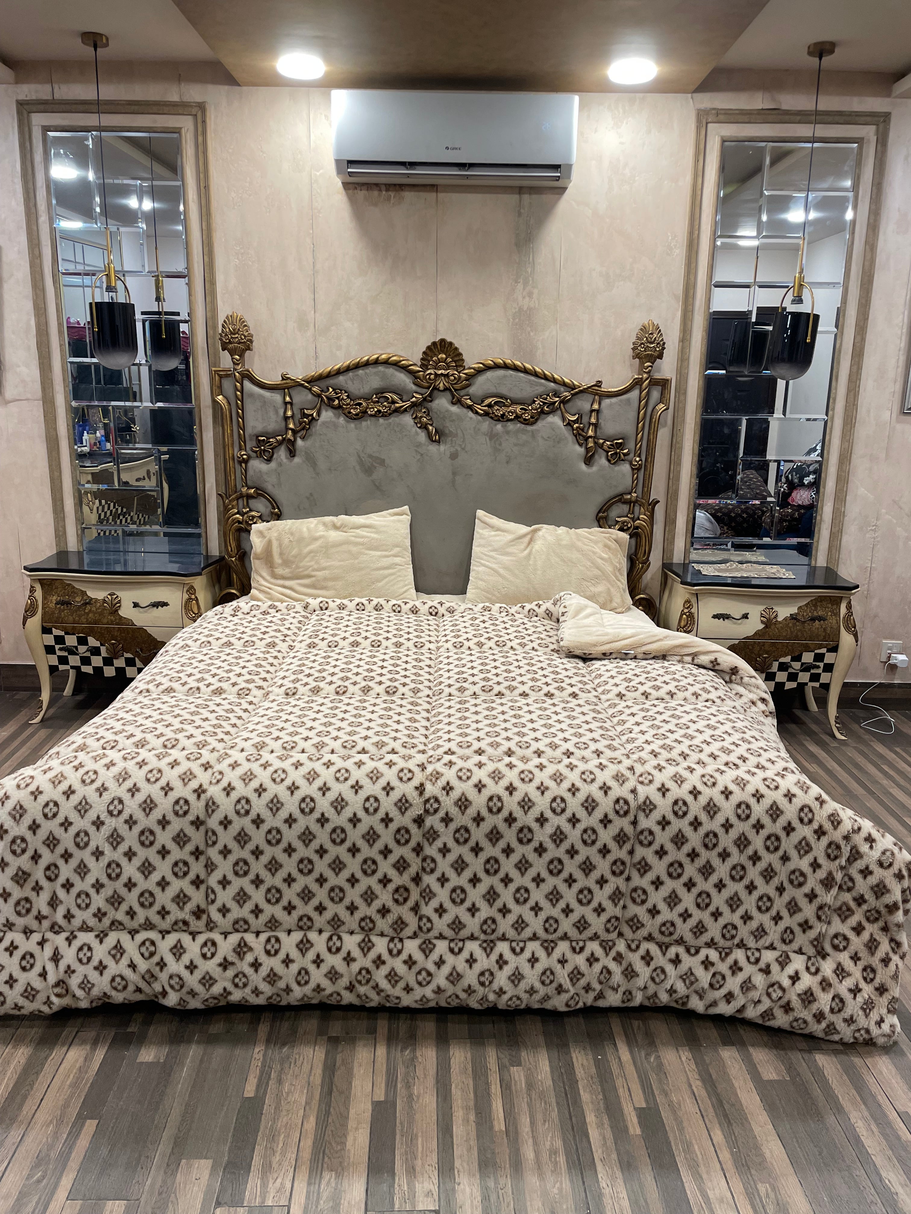 Louis Vuitton OffWhite 4️⃣PC Razai set