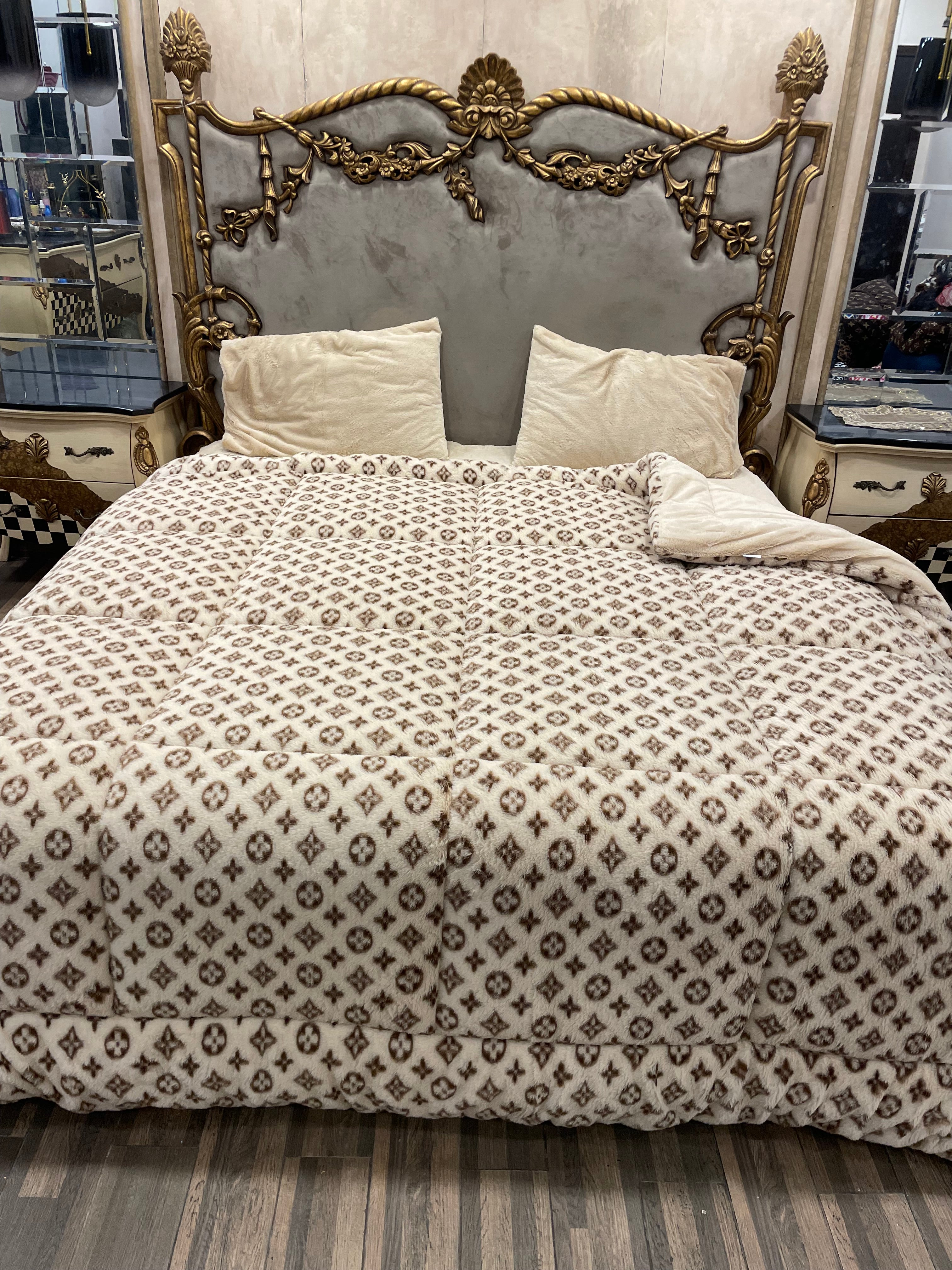 Louis Vuitton OffWhite 4️⃣PC Razai set