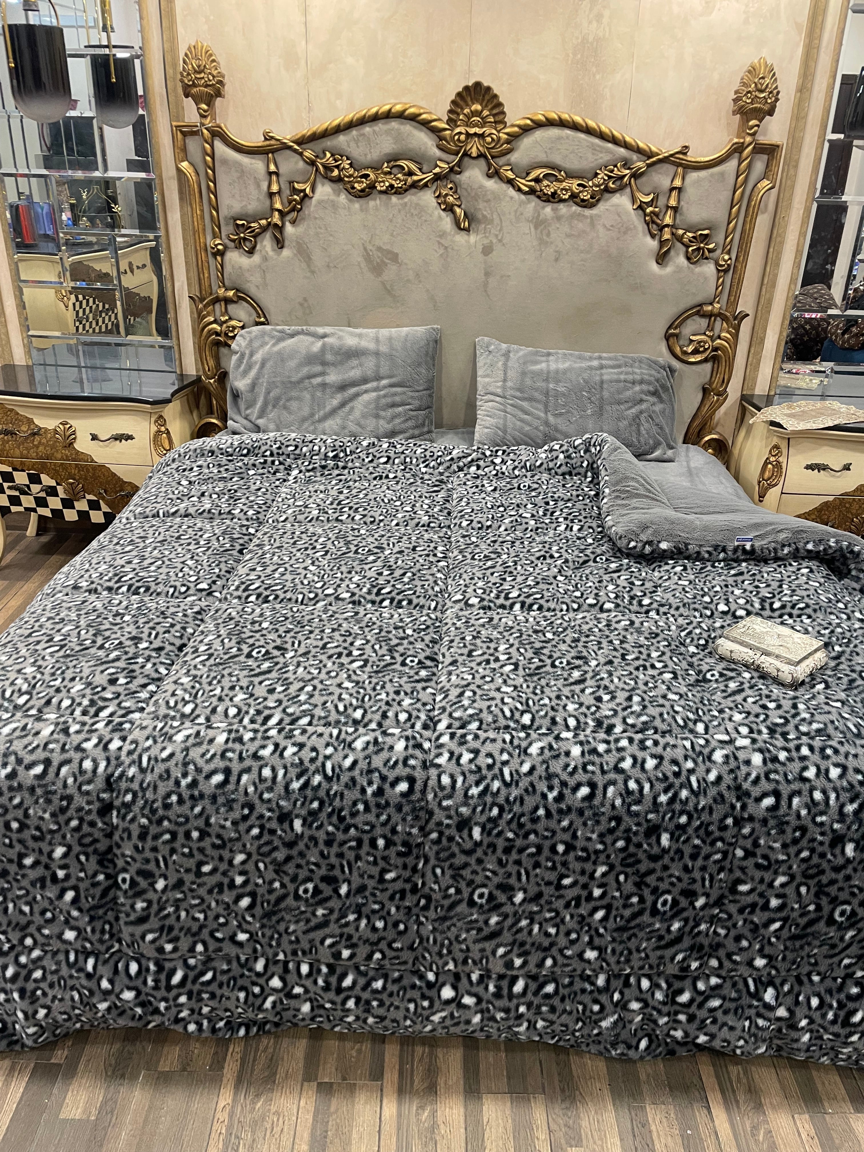 Cheeta Gray 4️⃣PC Razai set