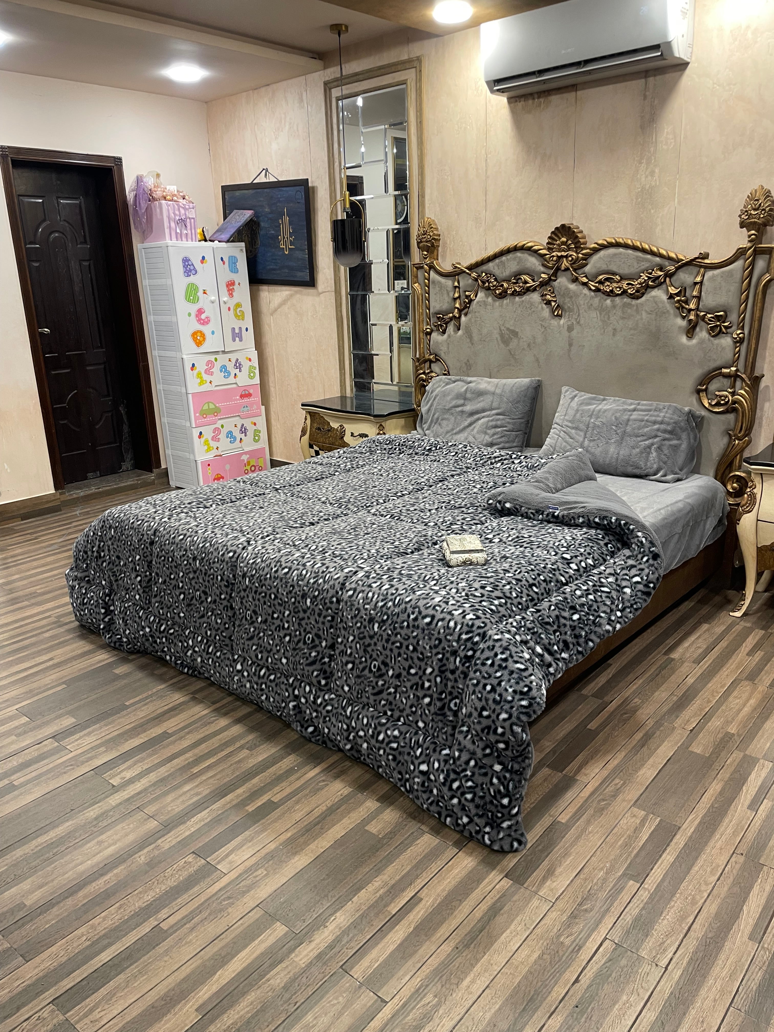 Cheeta Gray 4️⃣PC Razai set