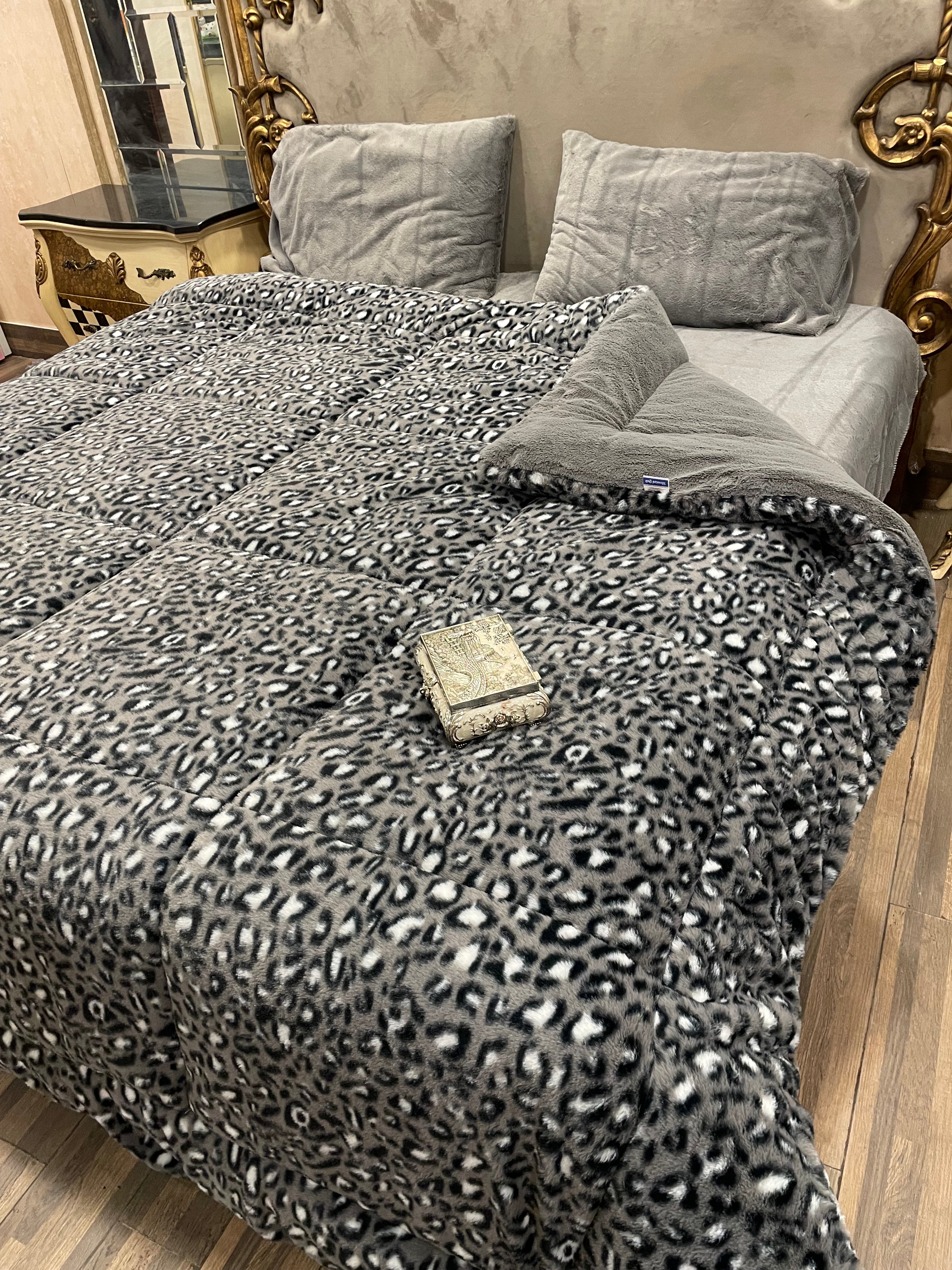 Cheeta Gray 4️⃣PC Razai set