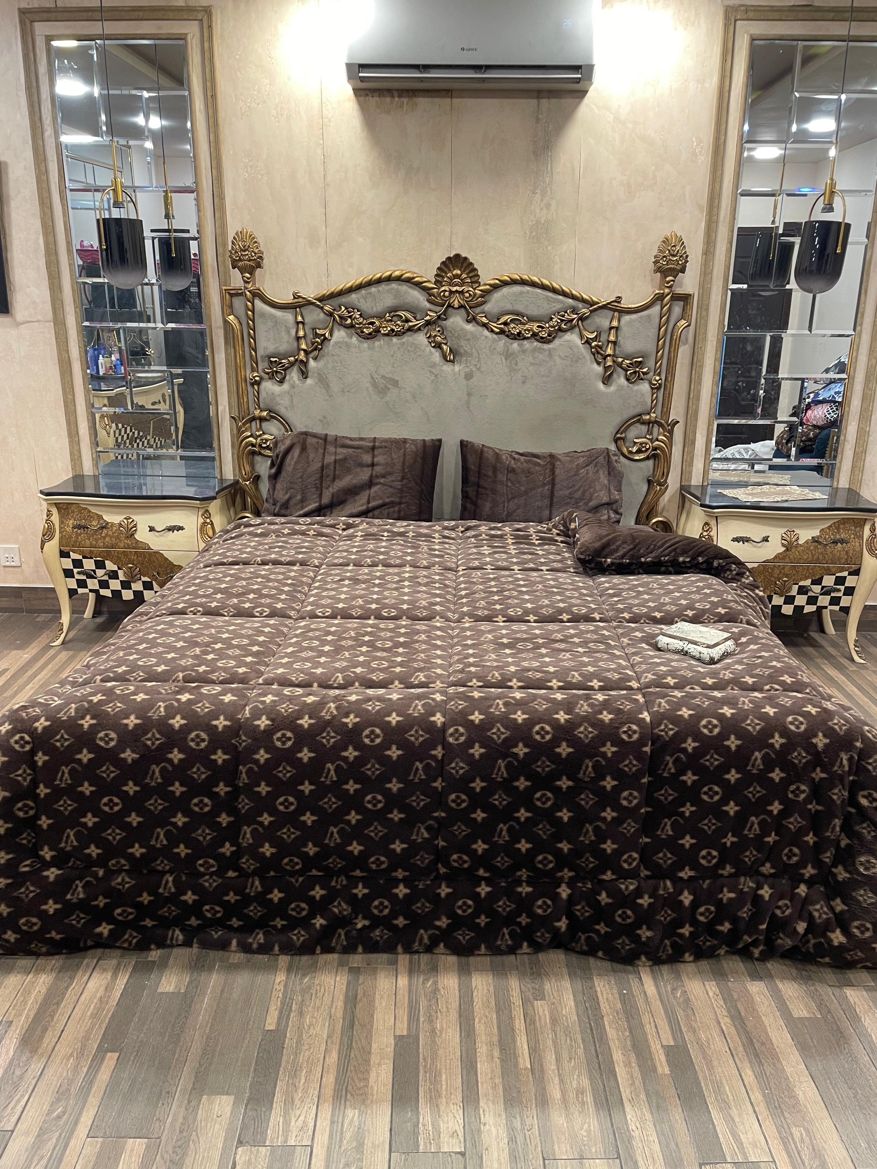 Louis Vuitton Brown 4️⃣PC Razai set