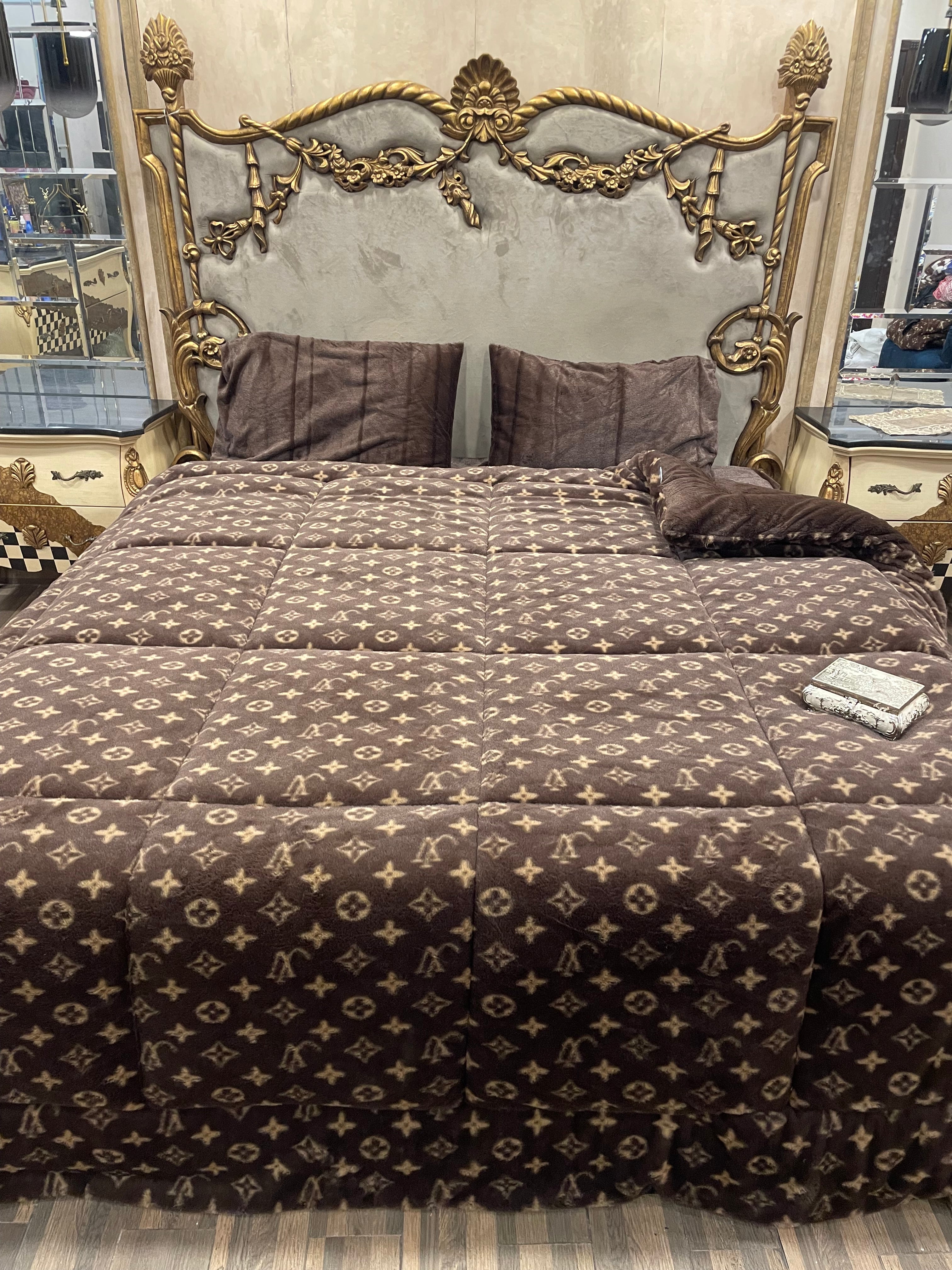 Louis Vuitton Brown 4️⃣PC Razai set