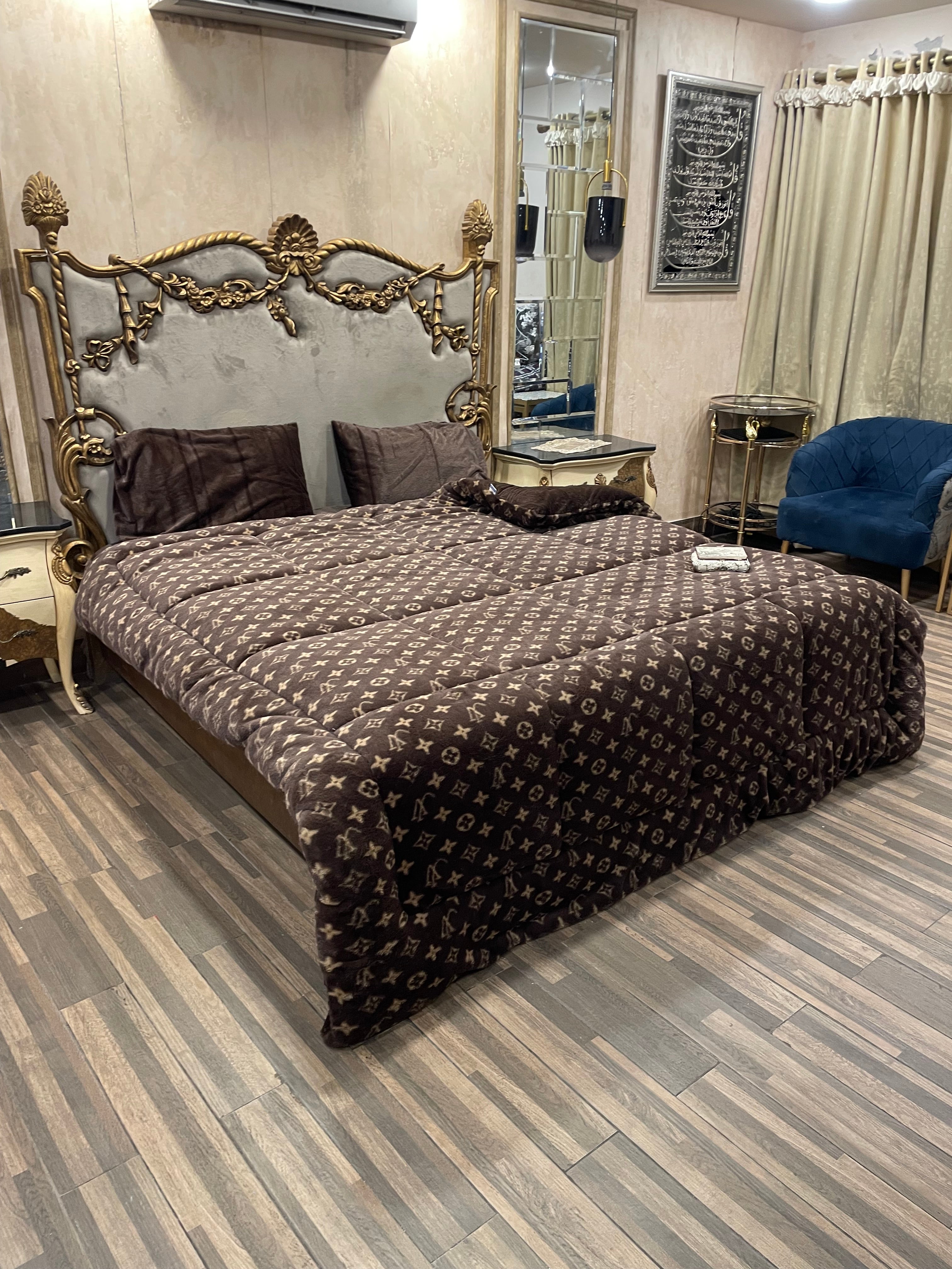 Louis Vuitton Brown 4️⃣PC Razai set